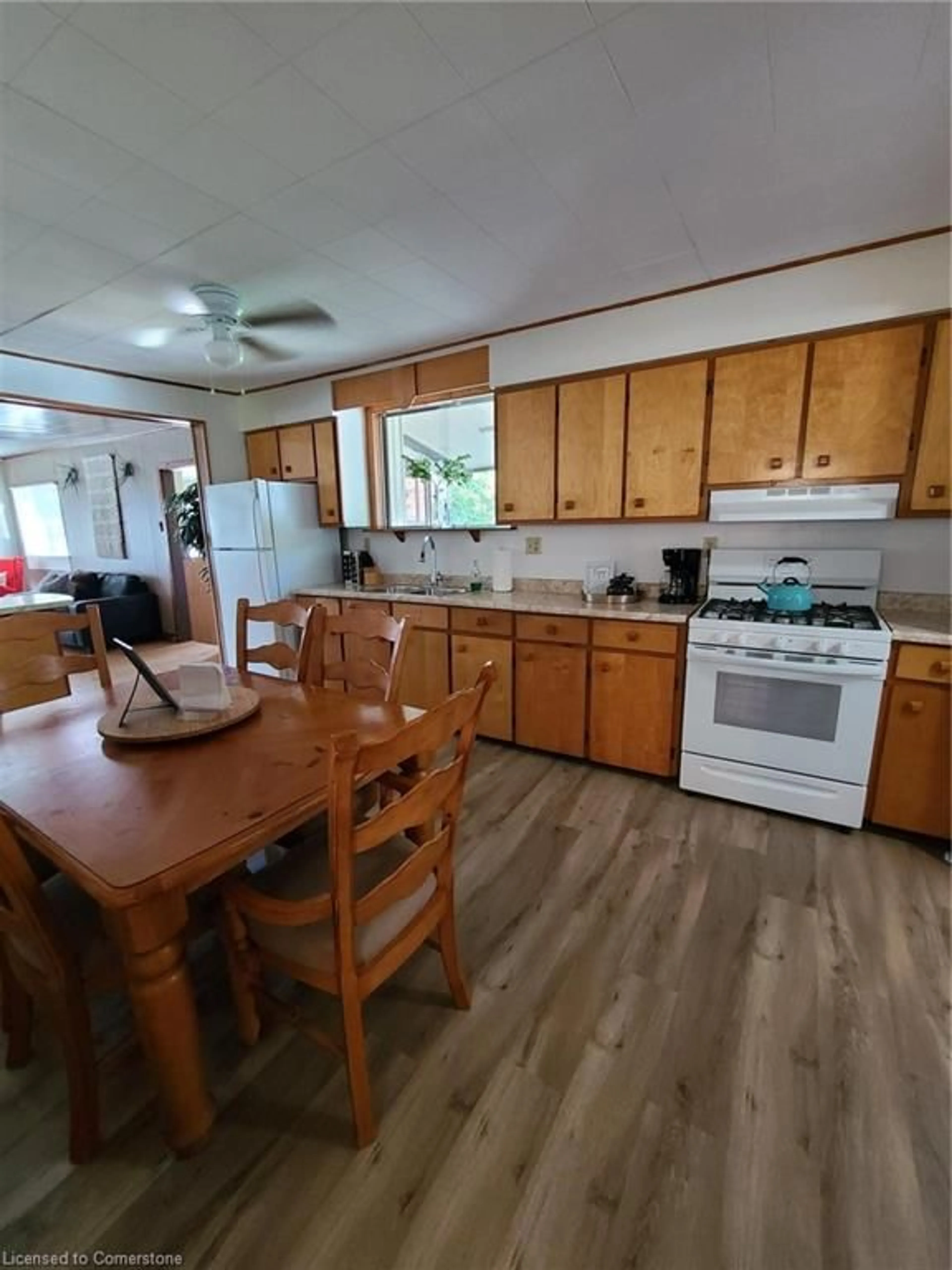 Standard kitchen, unknown for 384 George St, Port Stanley Ontario N5L 1H9