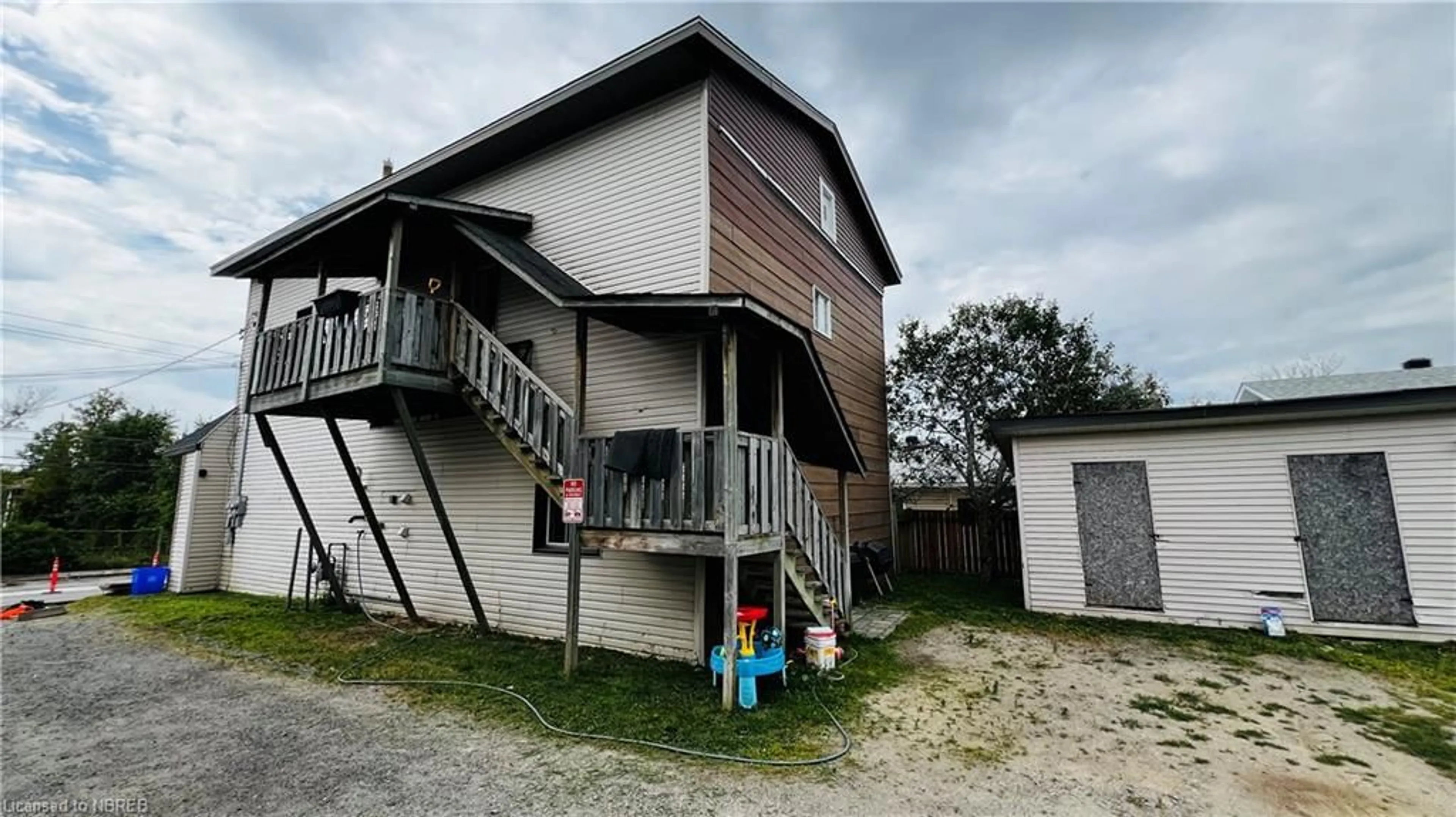 A pic from outside/outdoor area/front of a property/back of a property/a pic from drone, building for 21 John St, Sturgeon Falls Ontario P2B 1X9