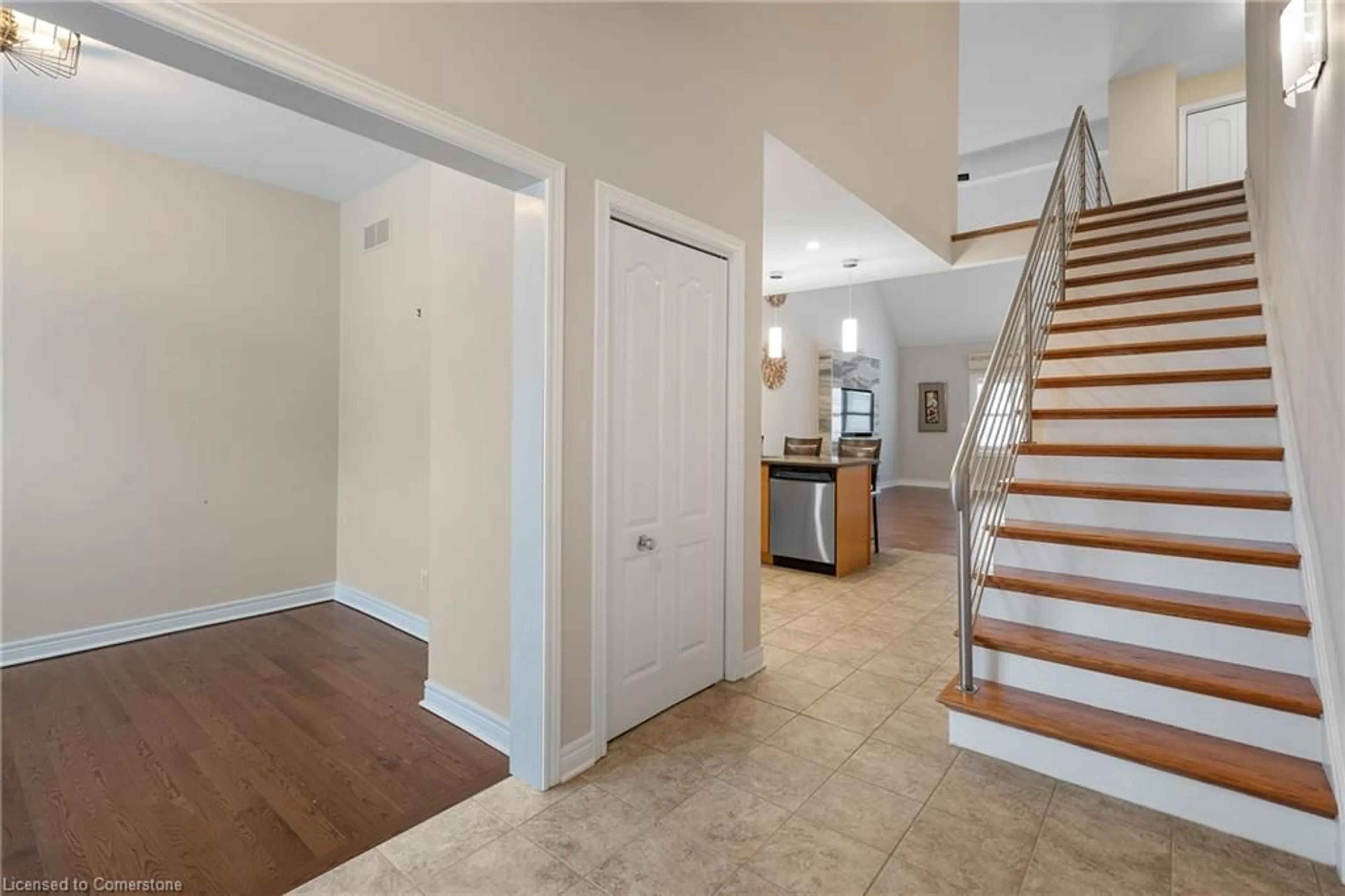 Indoor foyer for 8142 Costabile Dr #8, Niagara Falls Ontario L2H 3M3