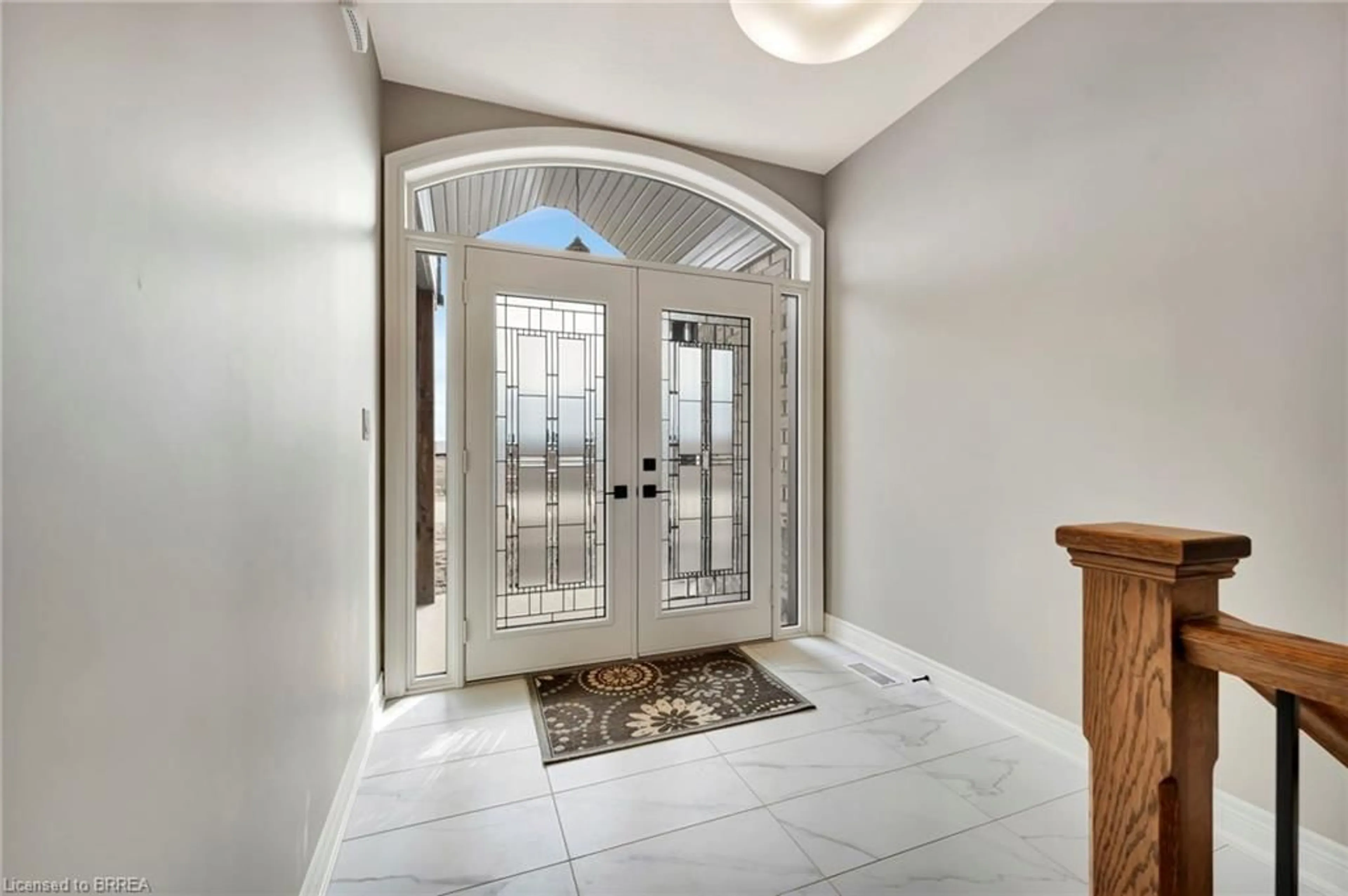 Indoor entryway for 105 Craddock Blvd, Jarvis Ontario N0A 1J0