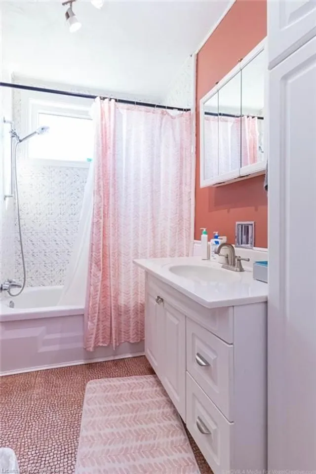 Additional property image - 1028 Main St