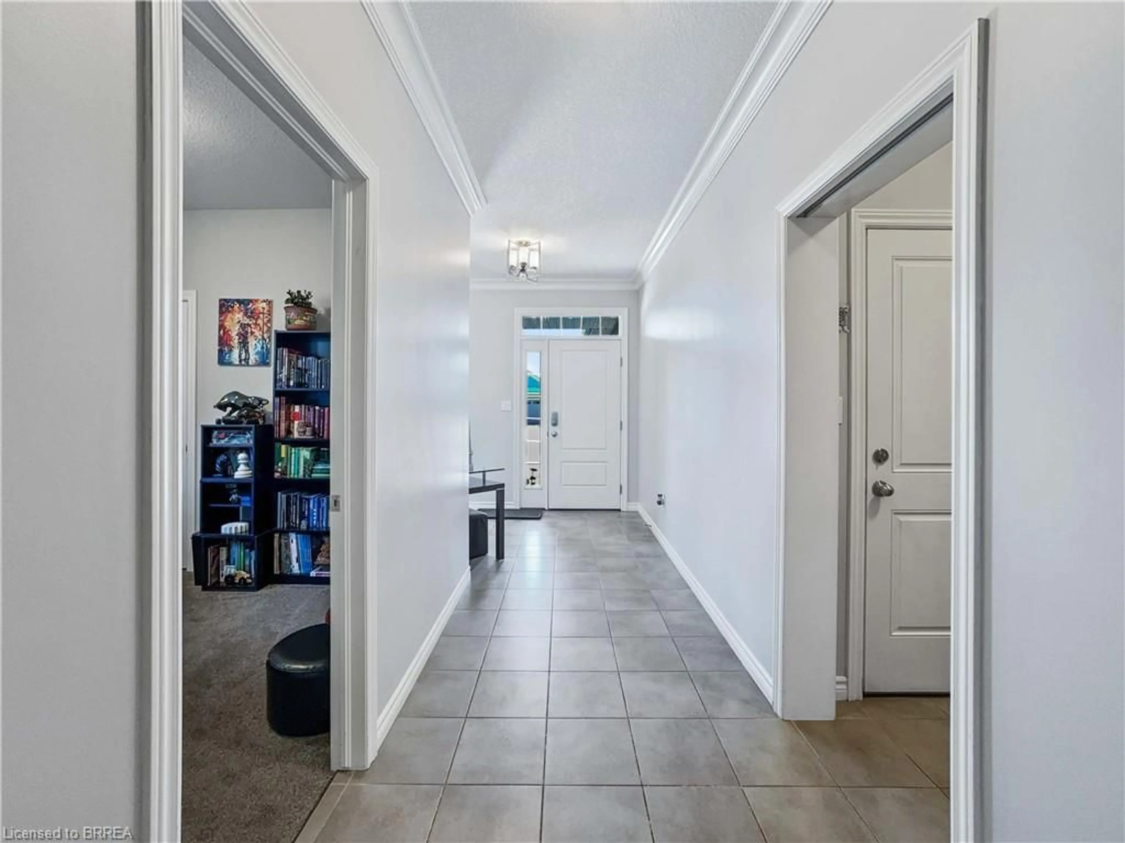 Indoor entryway for 12 Nancy Crt, Tillsonburg Ontario N4G 0G3