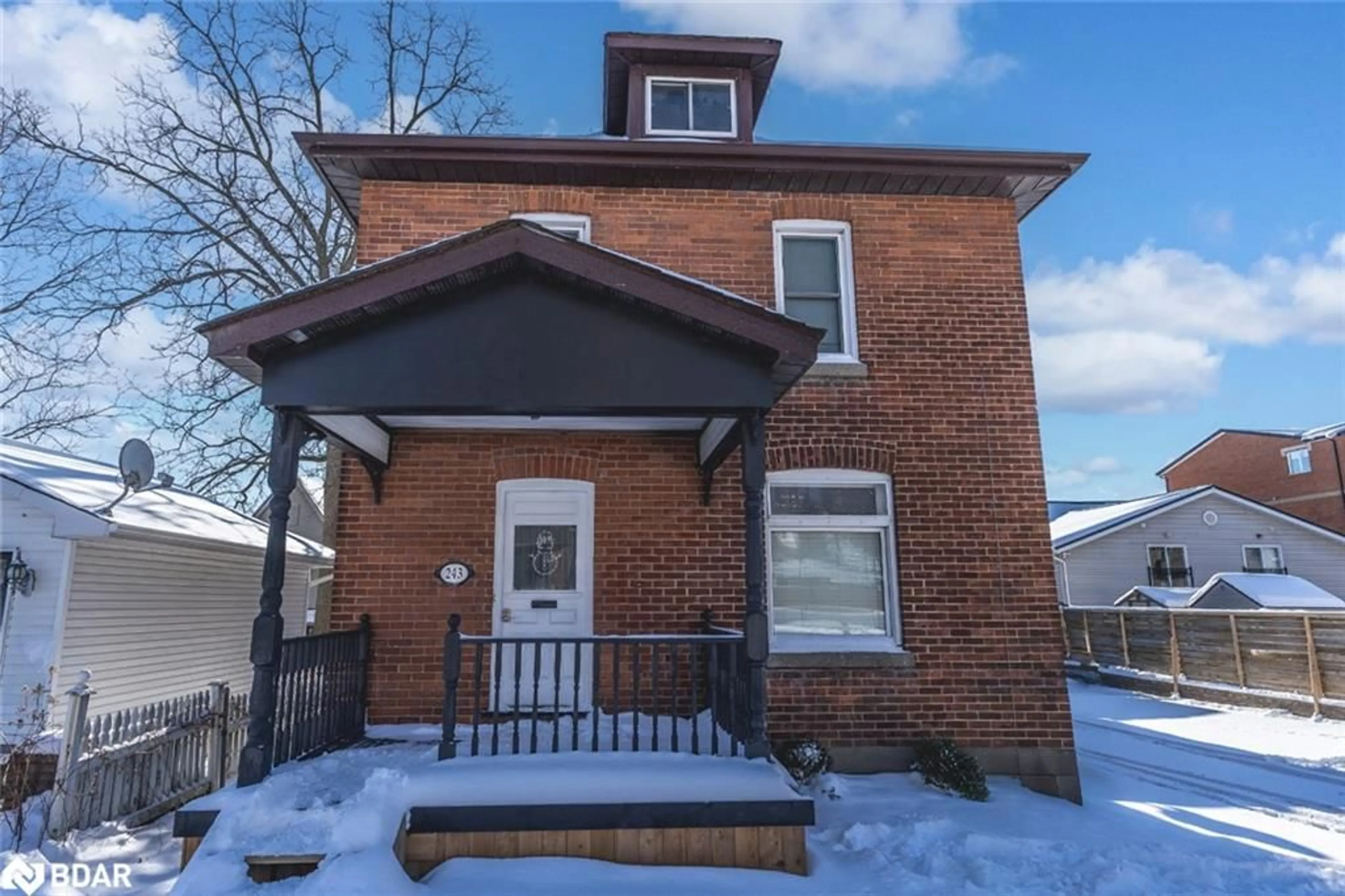 Home with brick exterior material, building for 243 Dunlop St, Barrie Ontario L4M 1B6