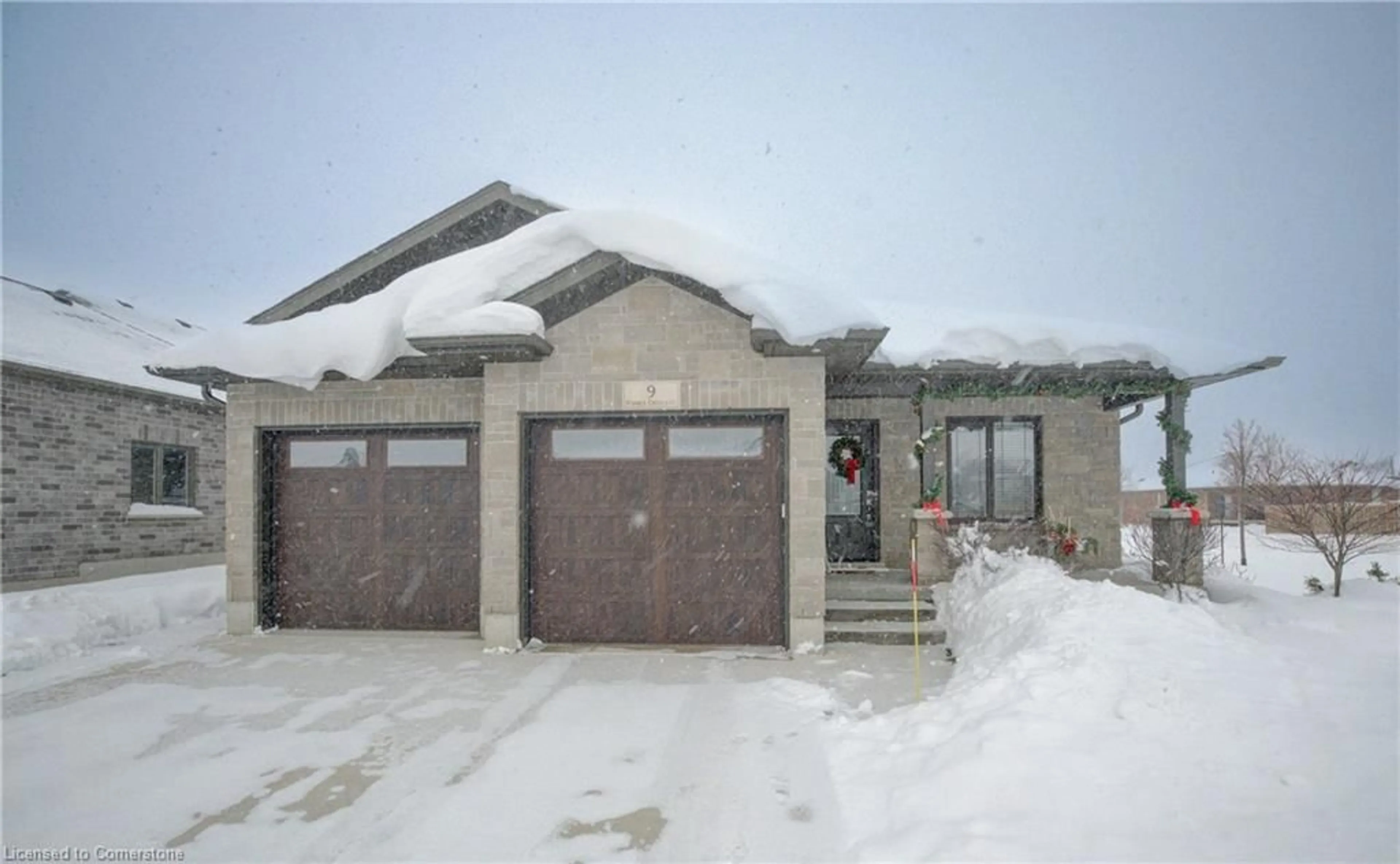 Indoor garage for 9 Forbes Cres, Listowel Ontario N4W 0B3