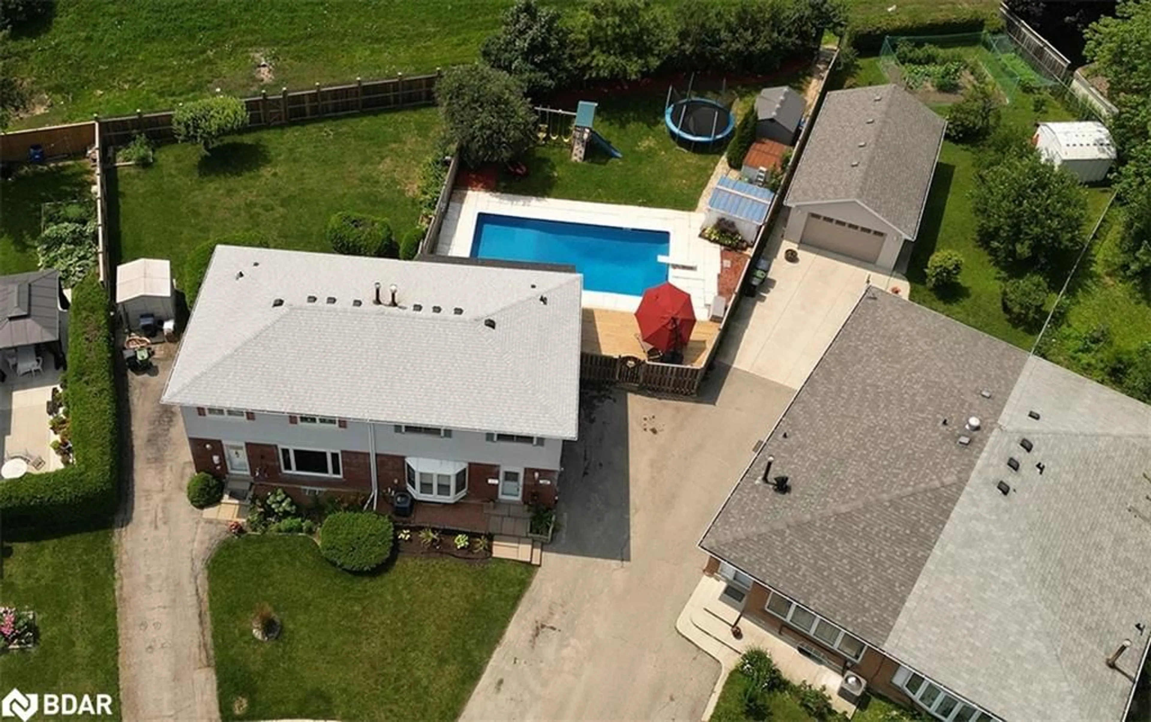 A pic from outside/outdoor area/front of a property/back of a property/a pic from drone, unknown for 125 Alicewood Crt, Etobicoke Ontario M9V 3Y1