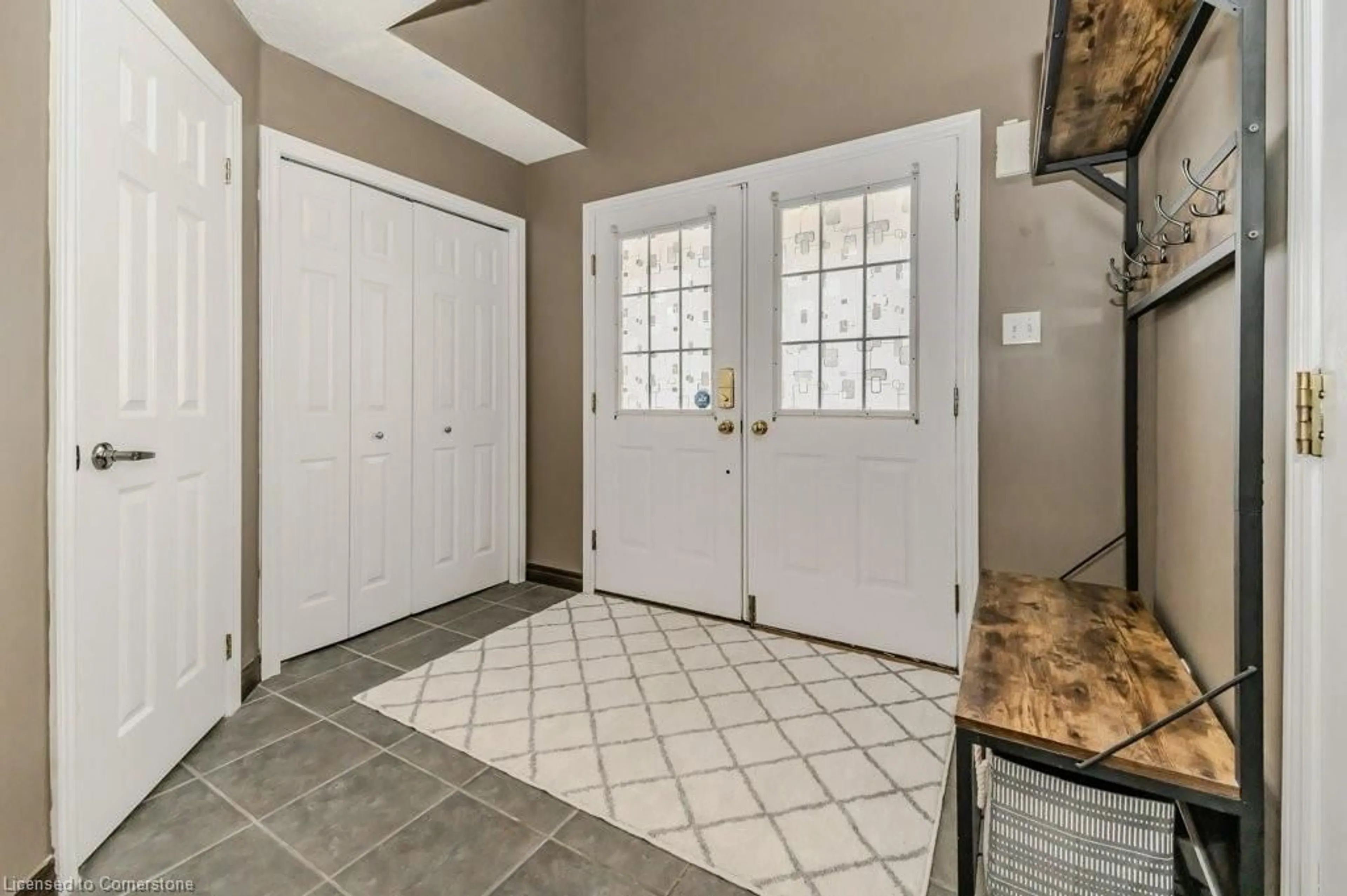 Indoor entryway for 674 Mortimer Dr, Cambridge Ontario N3H 5S4