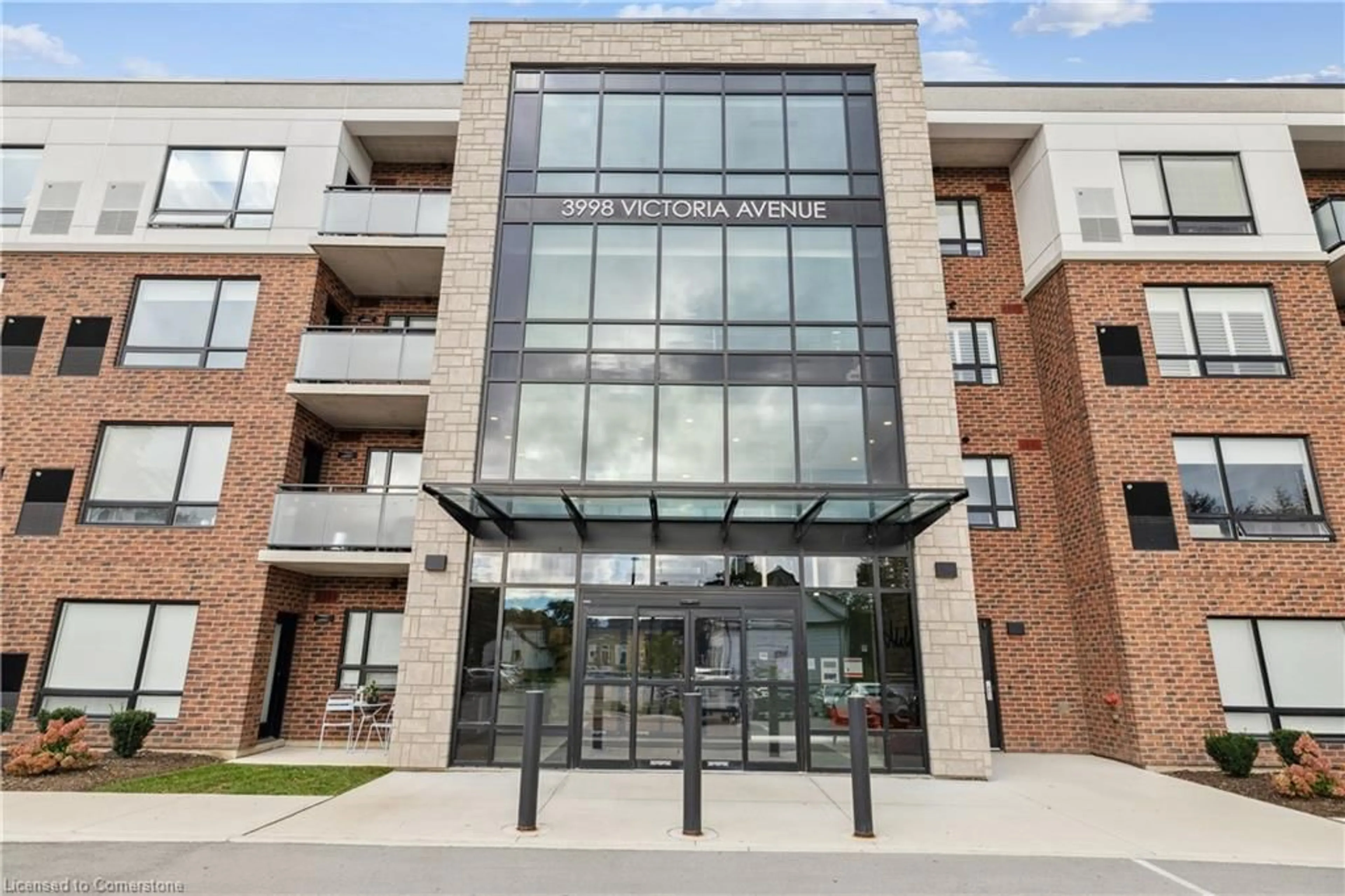 Indoor foyer for 3998 Victoria Ave #401, Vineland Ontario L0R 2C0