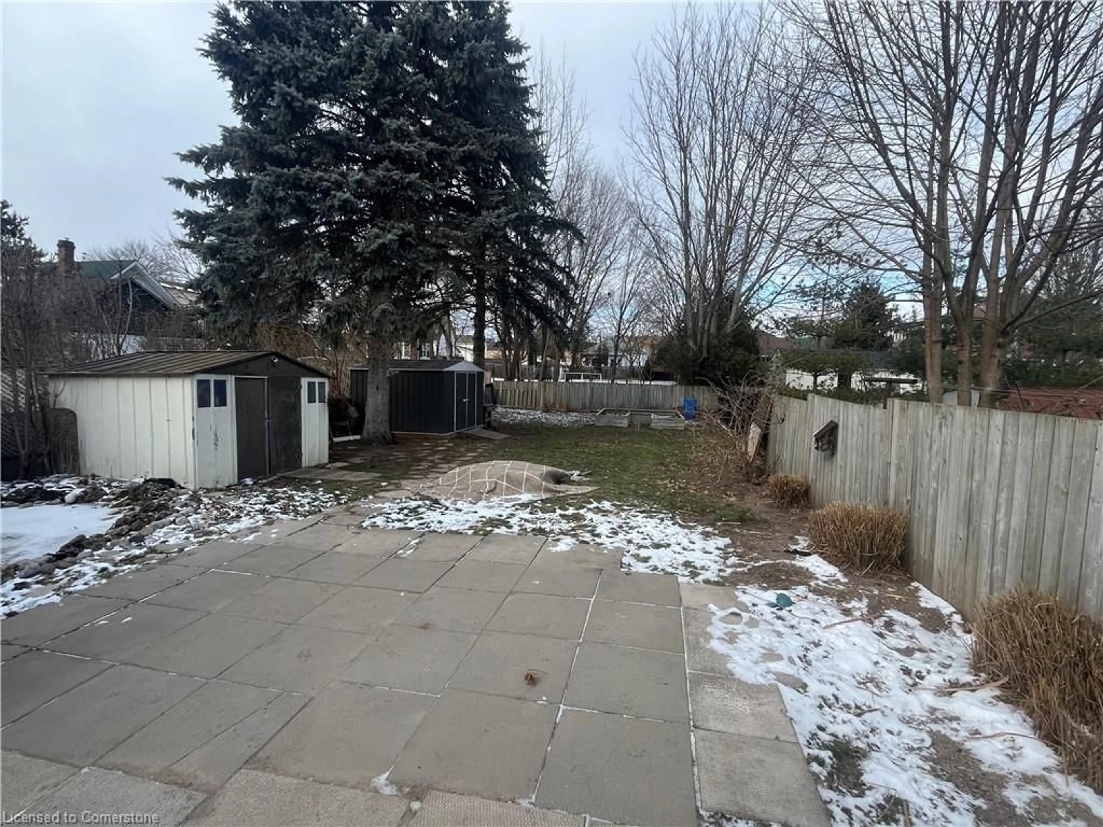 A pic from outside/outdoor area/front of a property/back of a property/a pic from drone, street for 131 Stanley St, Simcoe Ontario N3Y 1M6