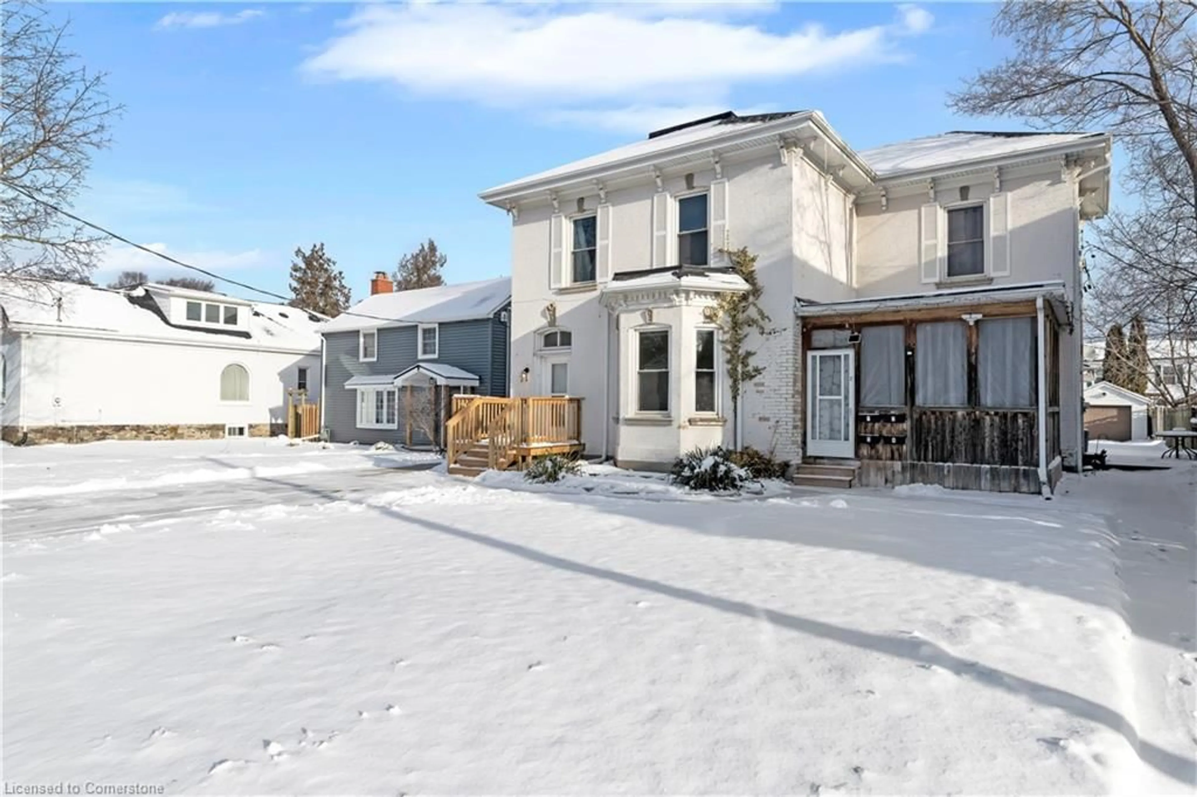 A pic from outside/outdoor area/front of a property/back of a property/a pic from drone, street for 7 Bond St, Cambridge Ontario N1R 4B2