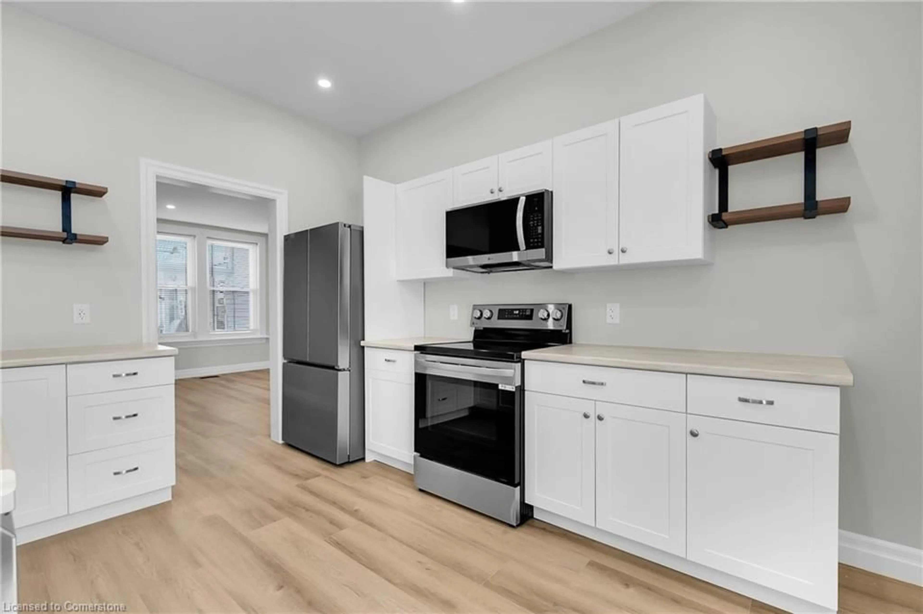 Open concept kitchen, unknown for 7 Bond St, Cambridge Ontario N1R 4B2