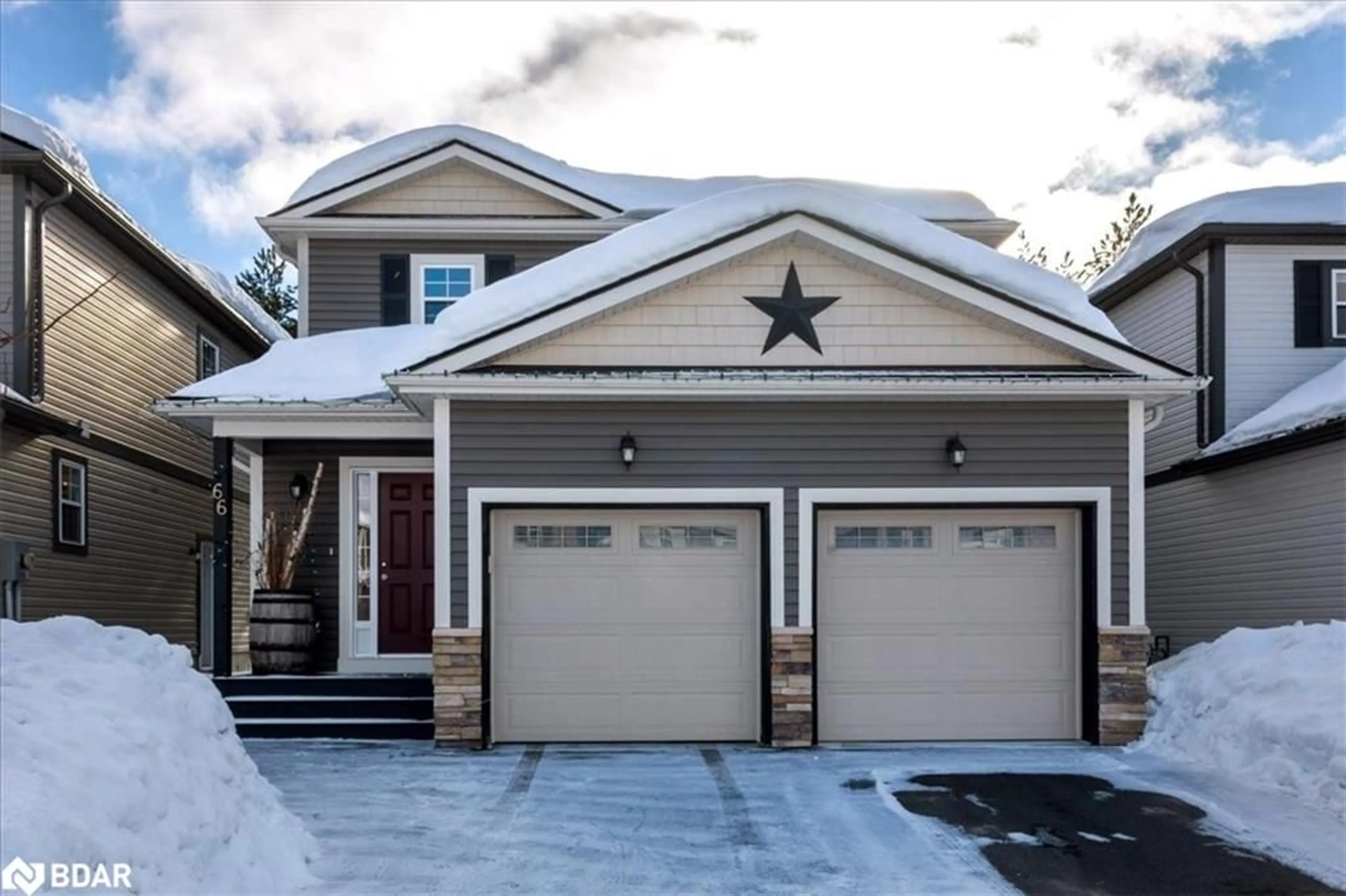 Home with vinyl exterior material, street for 66 Fieldstream Chase, Bracebridge Ontario P1L 1W9