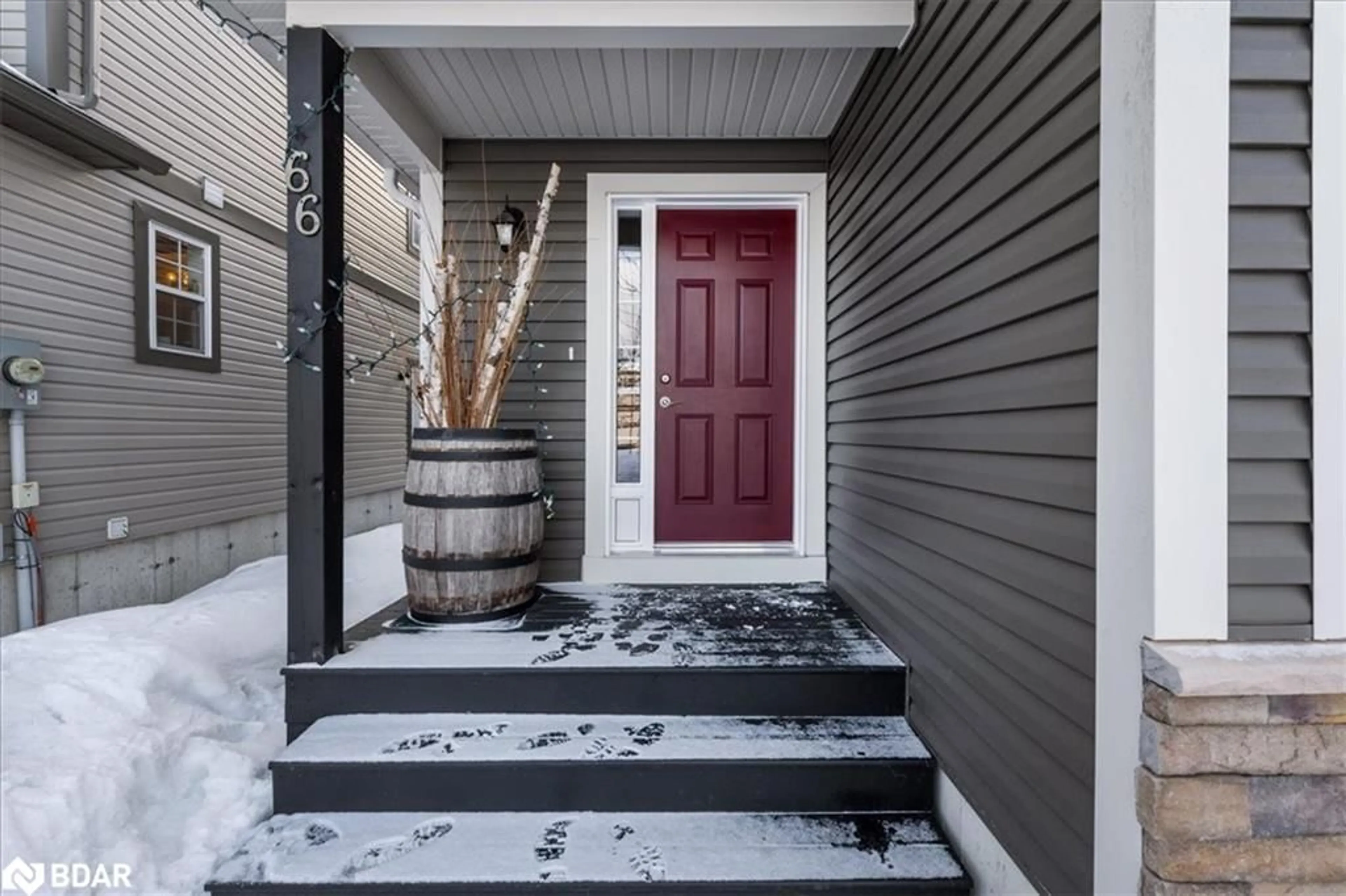 Indoor entryway for 66 Fieldstream Chase, Bracebridge Ontario P1L 1W9