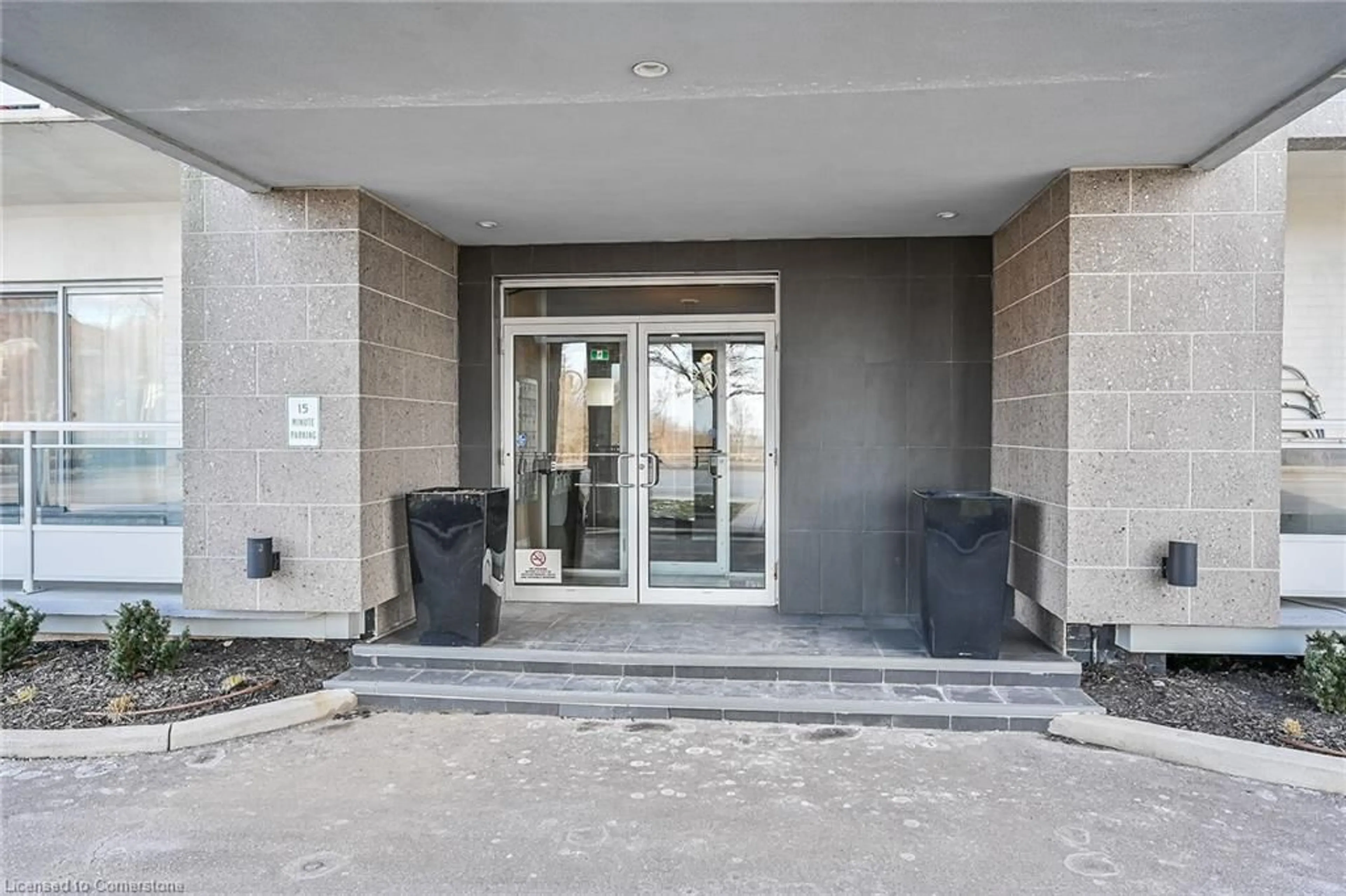 Indoor foyer for 350 Concession St #801, Hamilton Ontario L9A 1B6