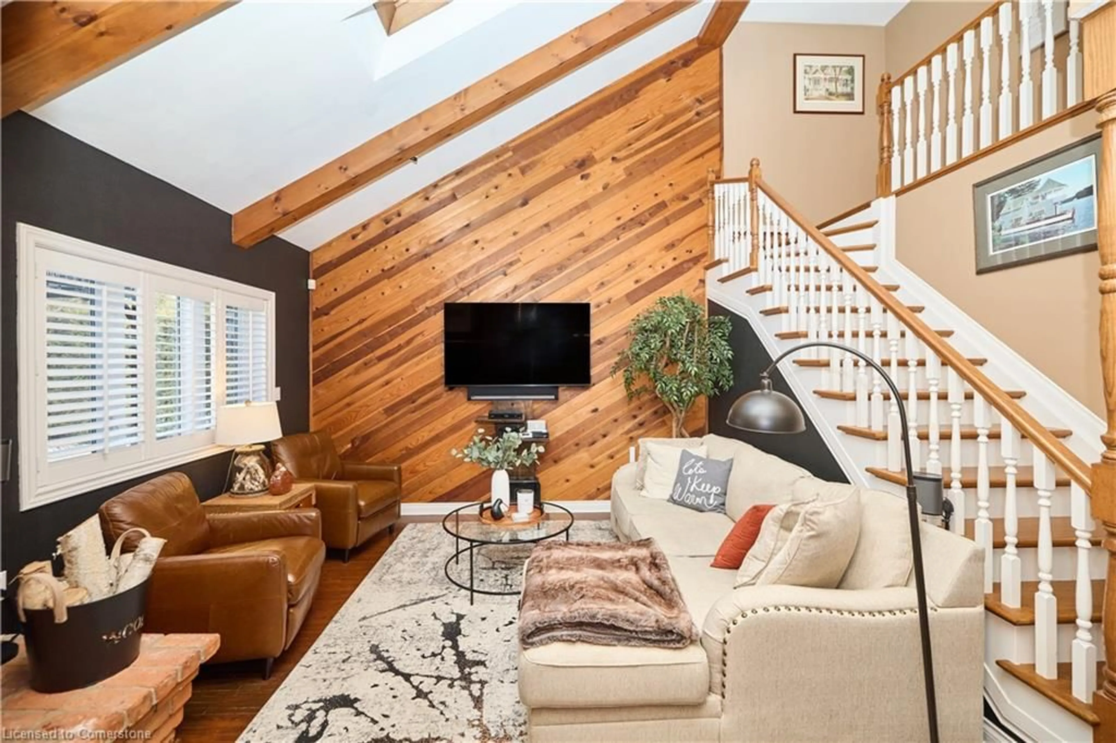 Living room with furniture, wood/laminate floor for 70 Millbridge Cres, Fonthill Ontario L0S 1E1