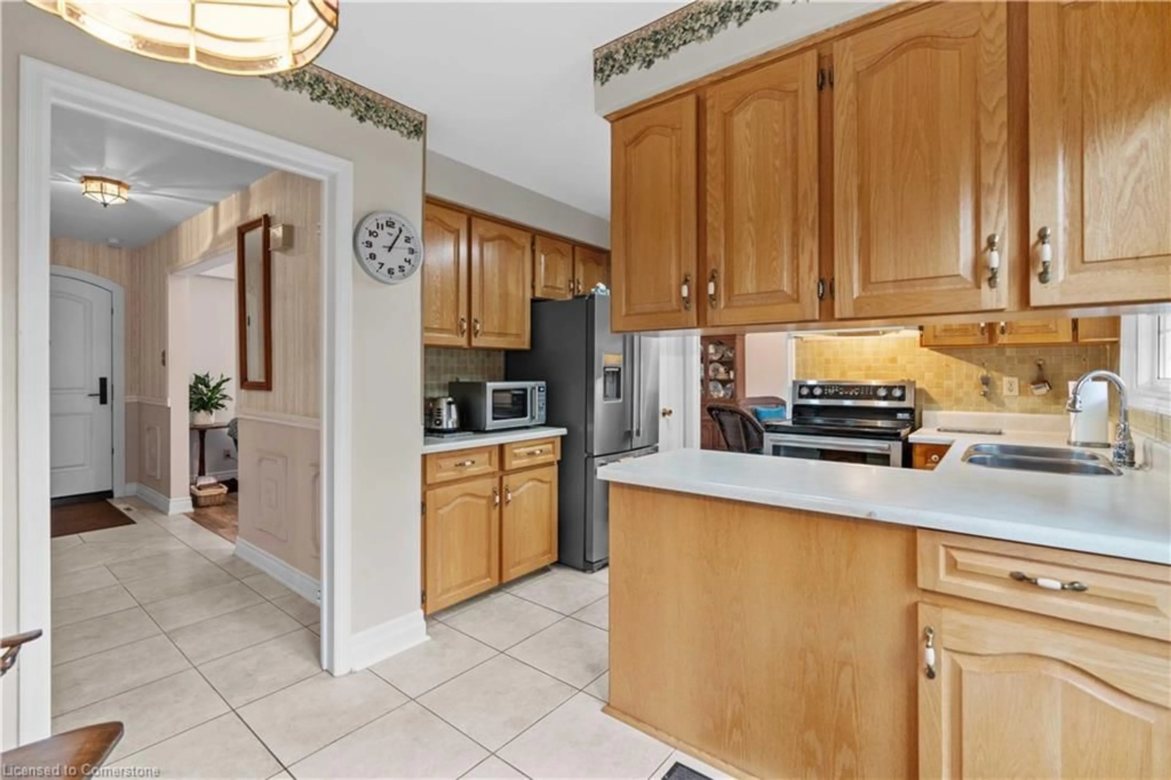 Open concept kitchen, ceramic/tile floor for 4367 Kerry Dr, Burlington Ontario L7L 1W2