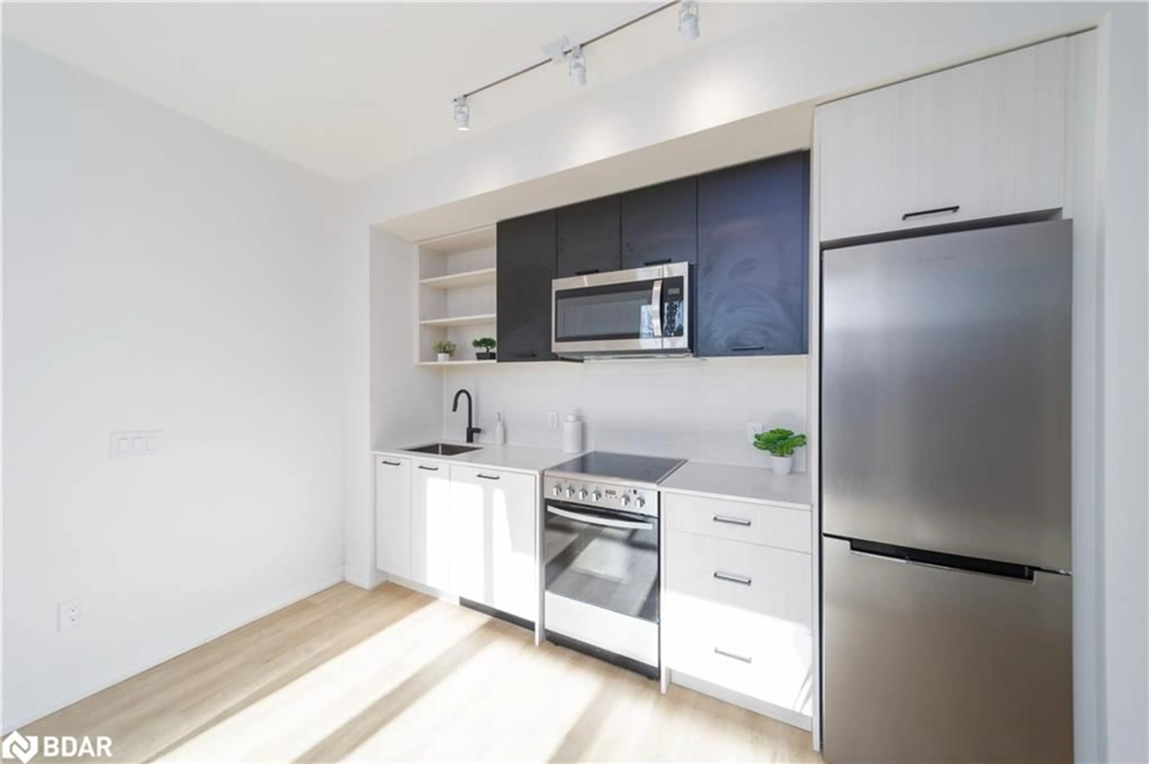 Standard kitchen, unknown for 2300 St Clair Avenue West #18, Toronto Ontario M6N 0B3