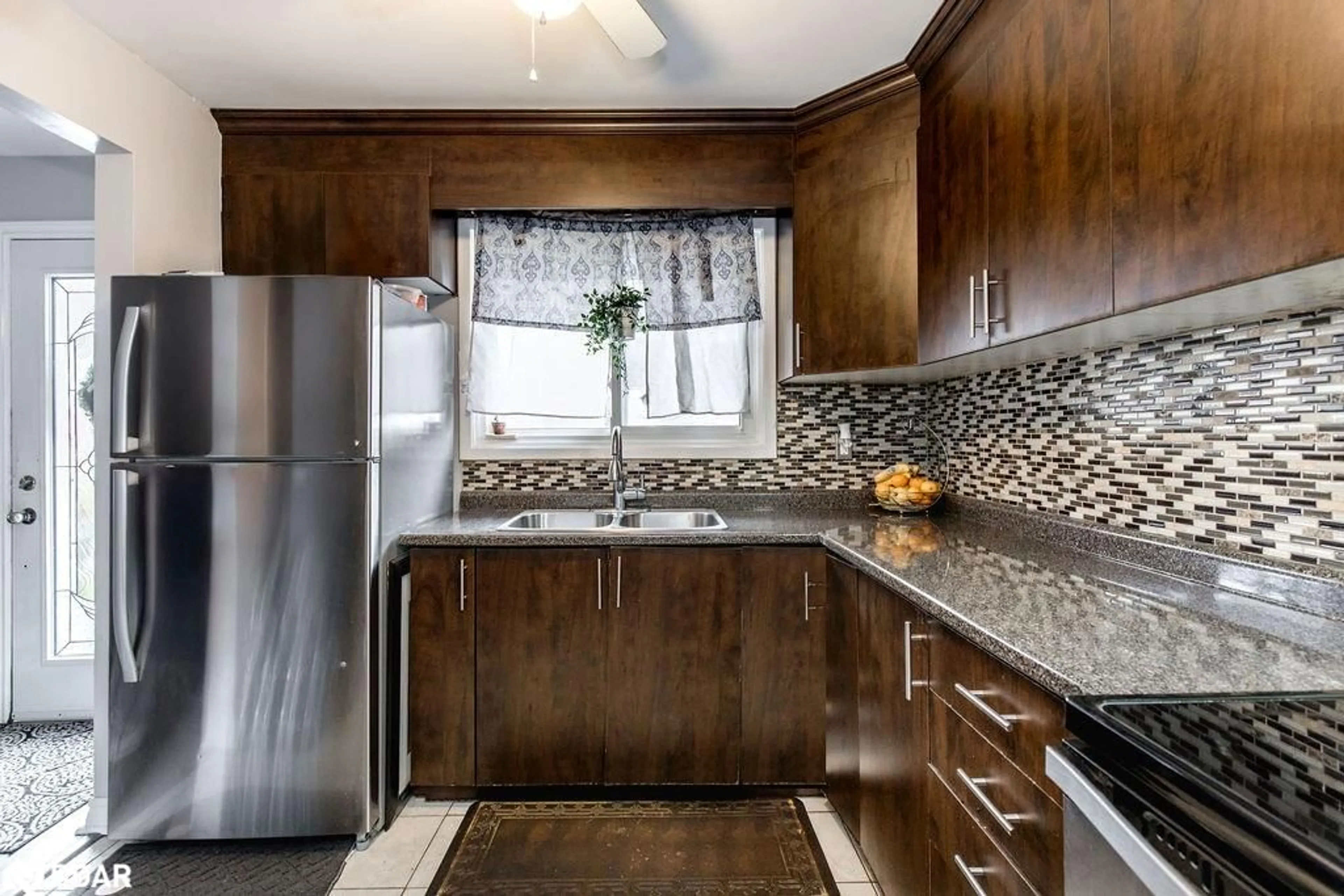 Standard kitchen, unknown for 20 Hillpark Trail, Brampton Ontario L6S 1R1