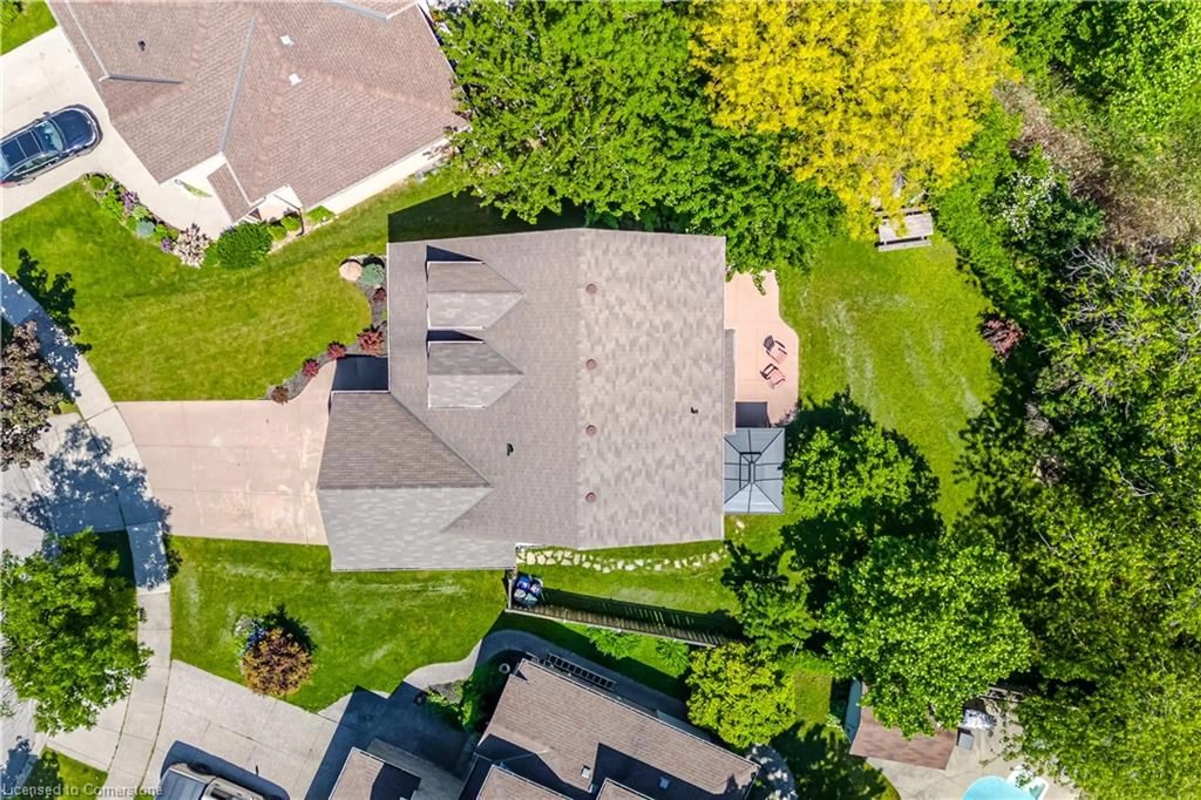 A pic from outside/outdoor area/front of a property/back of a property/a pic from drone, street for 29 Riviera Ridge, Hamilton Ontario L8E 5E6