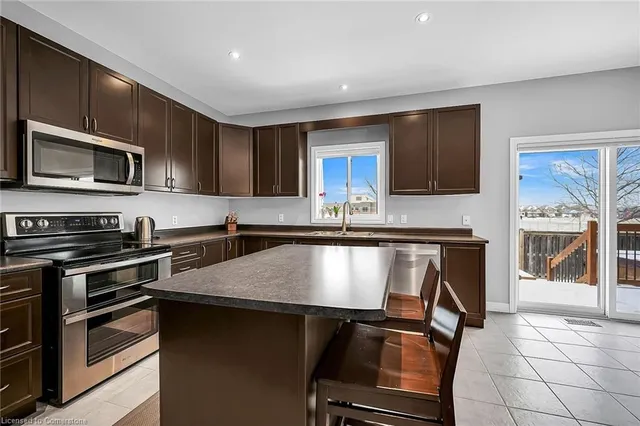 Additional property image - 31 Showcase Dr