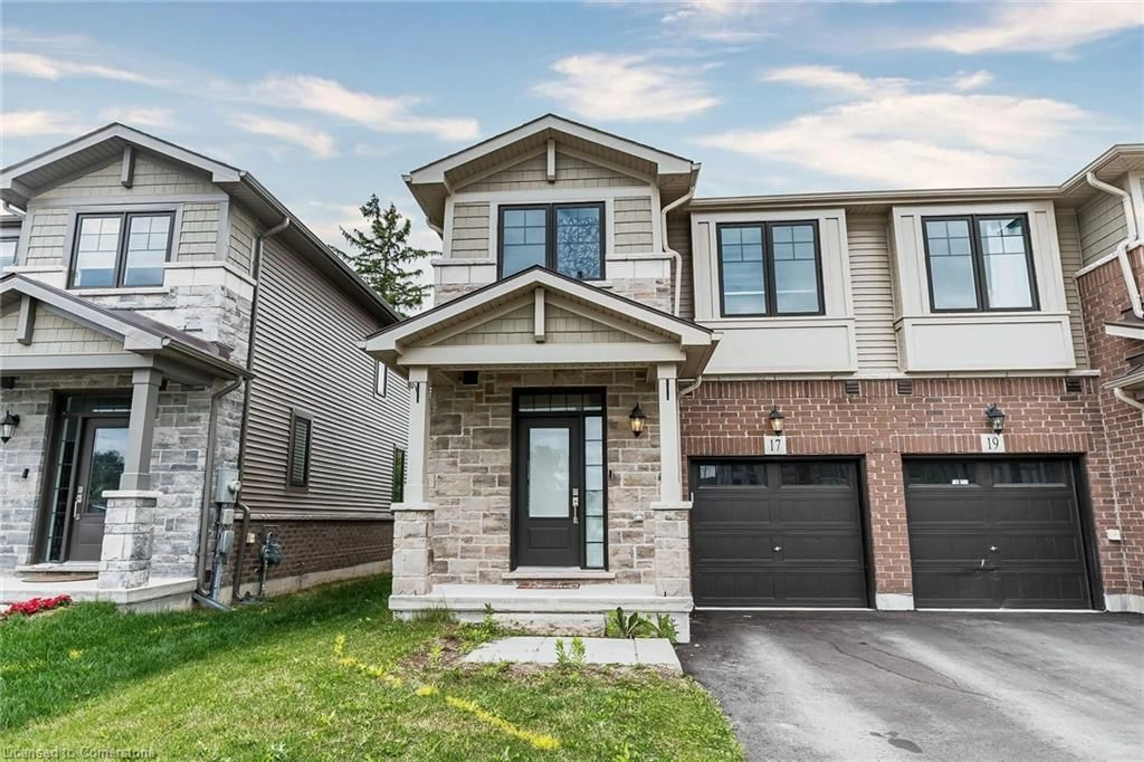 Home with brick exterior material, street for 17 Hollywood Crt, Cambridge Ontario N1R 8J8