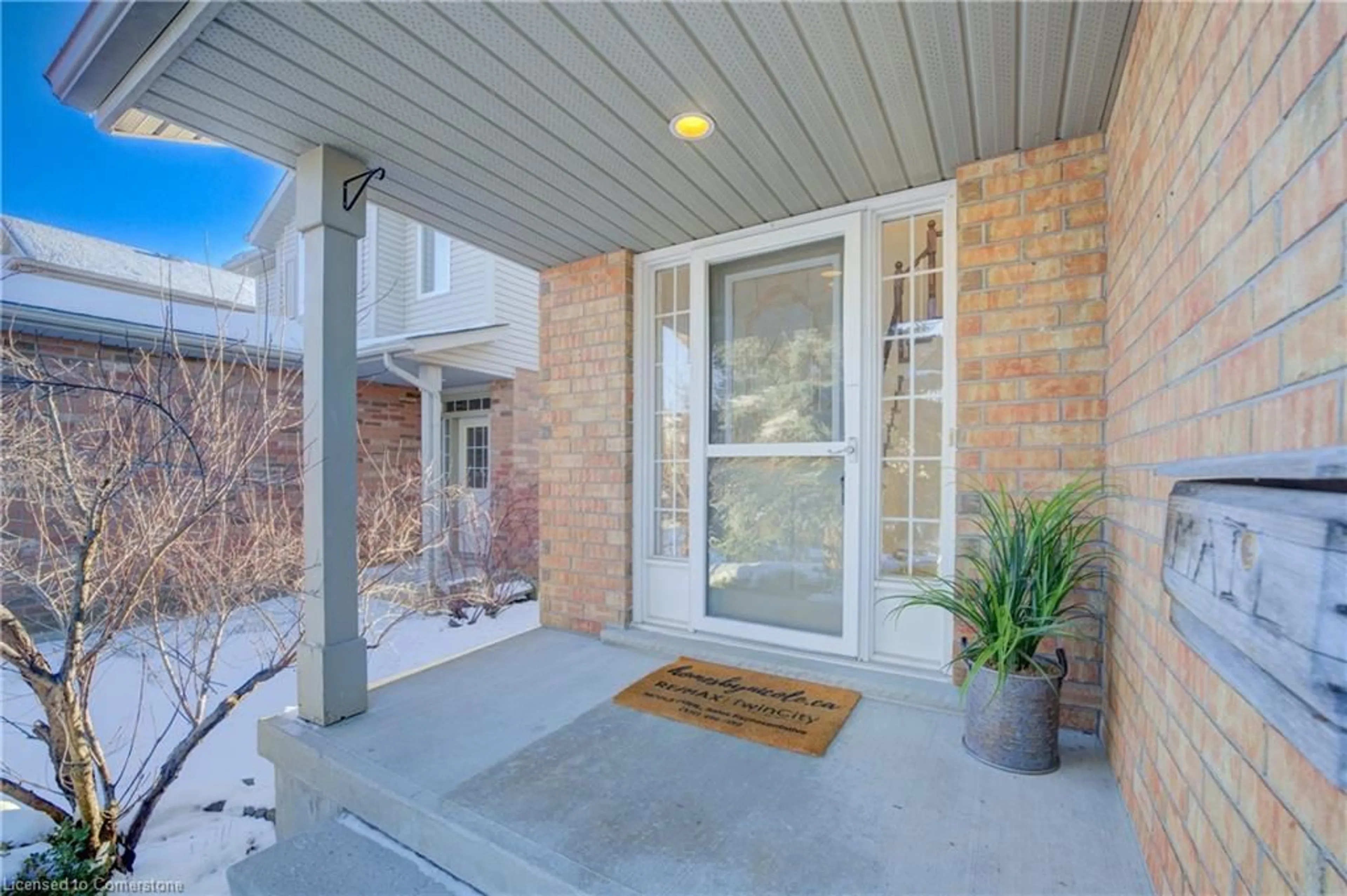 Indoor entryway for 611 Breakwater Cres, Waterloo Ontario N2K 4H6