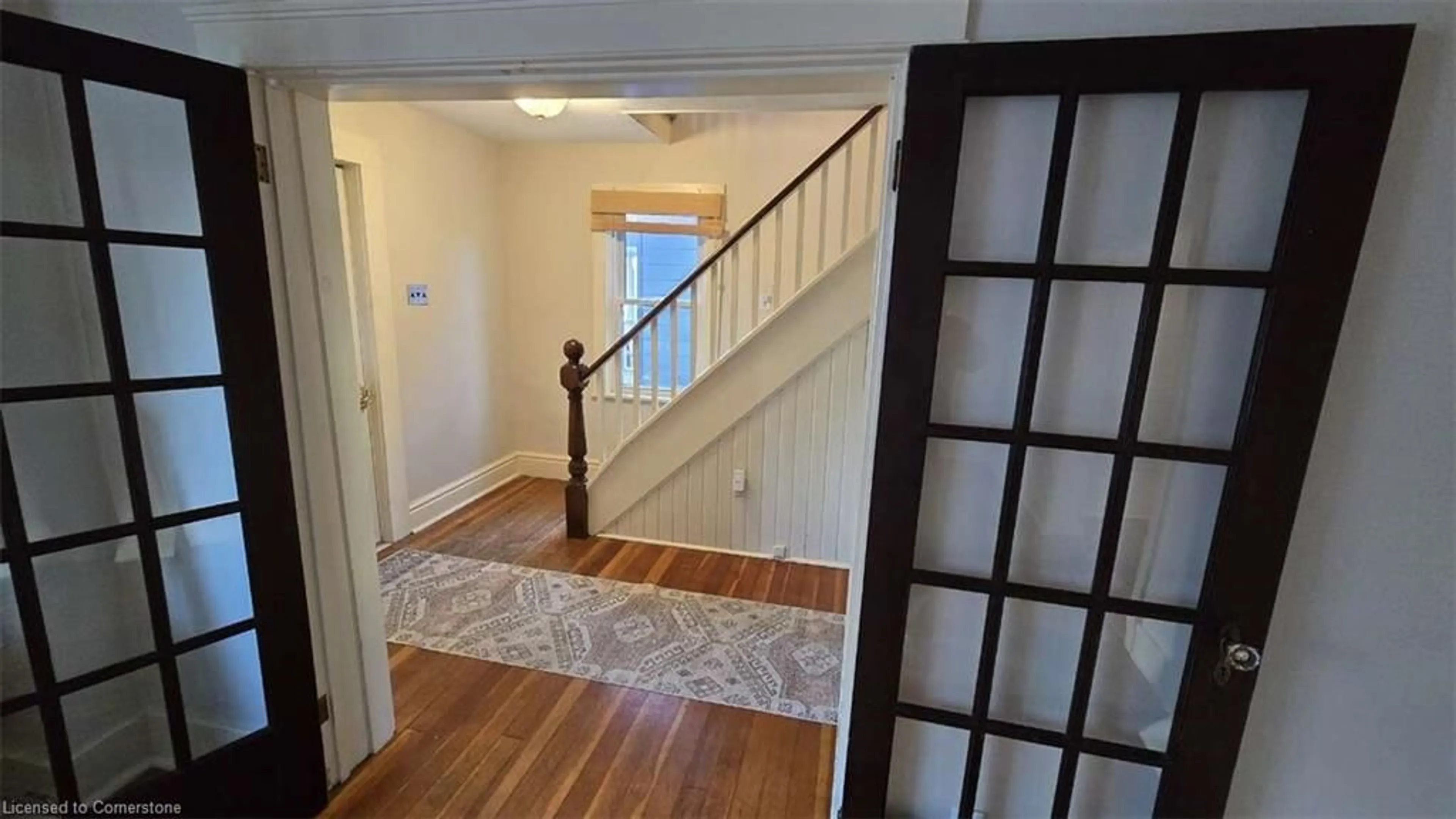 Indoor entryway for 124 South St, Gananoque Ontario K7G 1A2