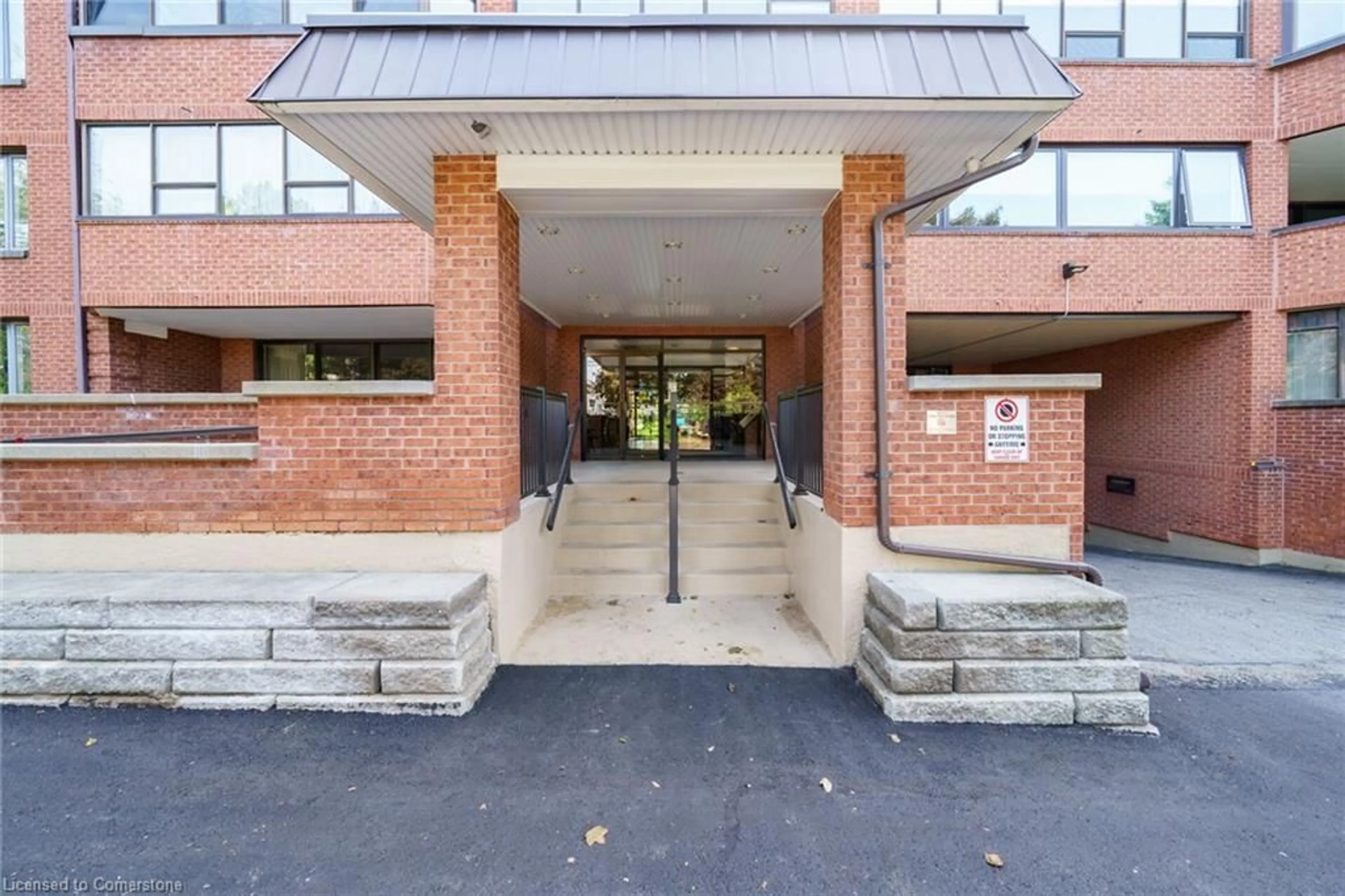 Indoor foyer for 150 Wilson St #314, Ancaster Ontario L9G 4E7