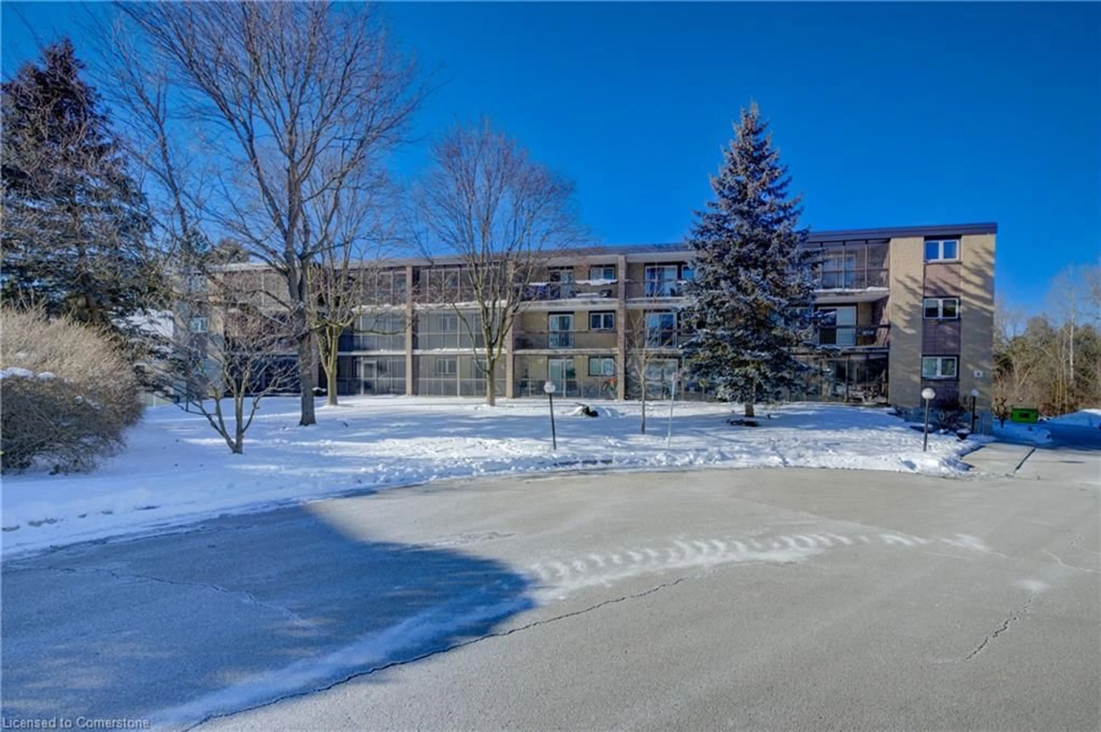 Patio, building for 6 Shettleston Dr #106, Cambridge Ontario N3H 5E7