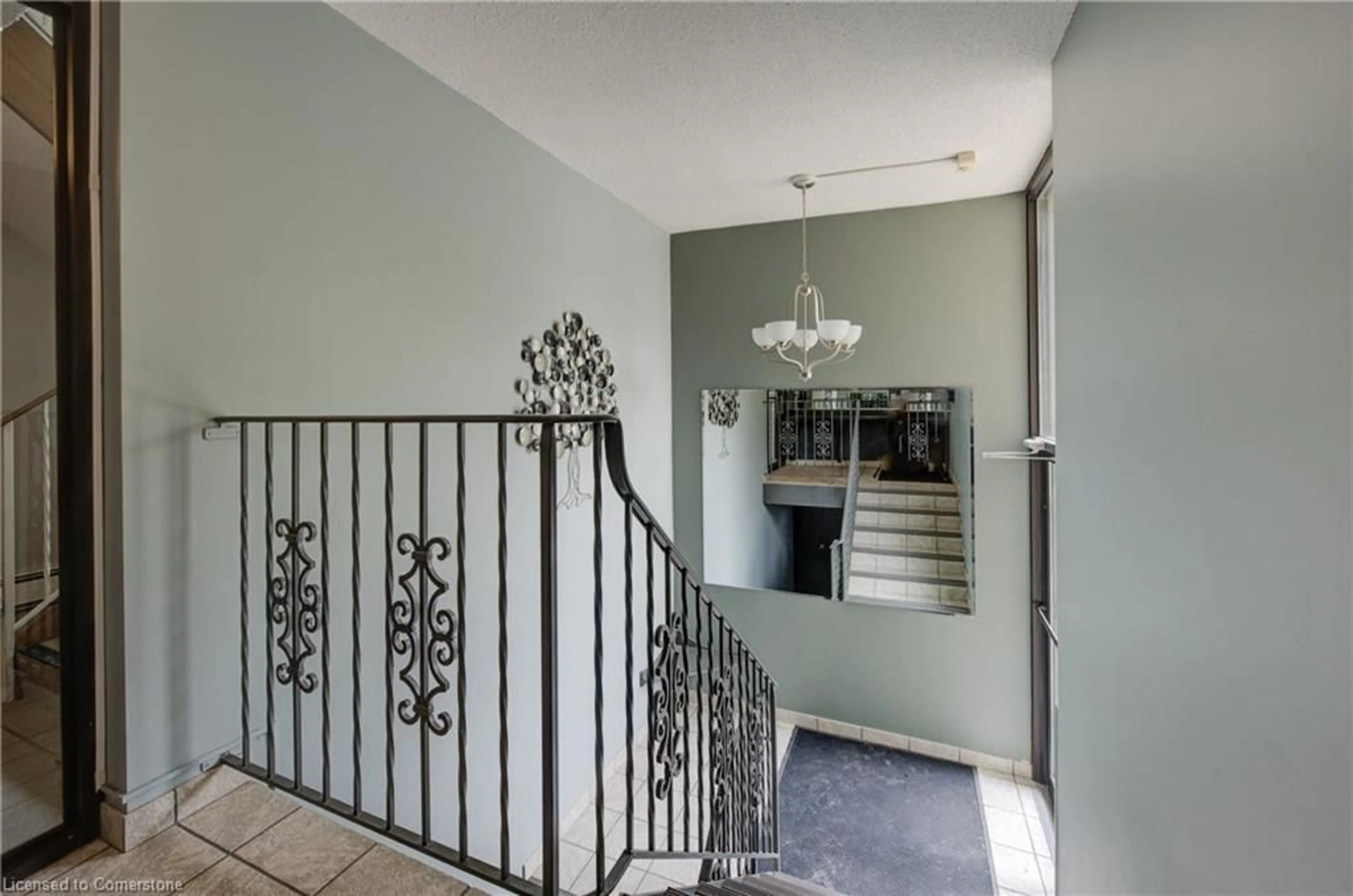 Indoor foyer for 6 Shettleston Dr #106, Cambridge Ontario N3H 5E7