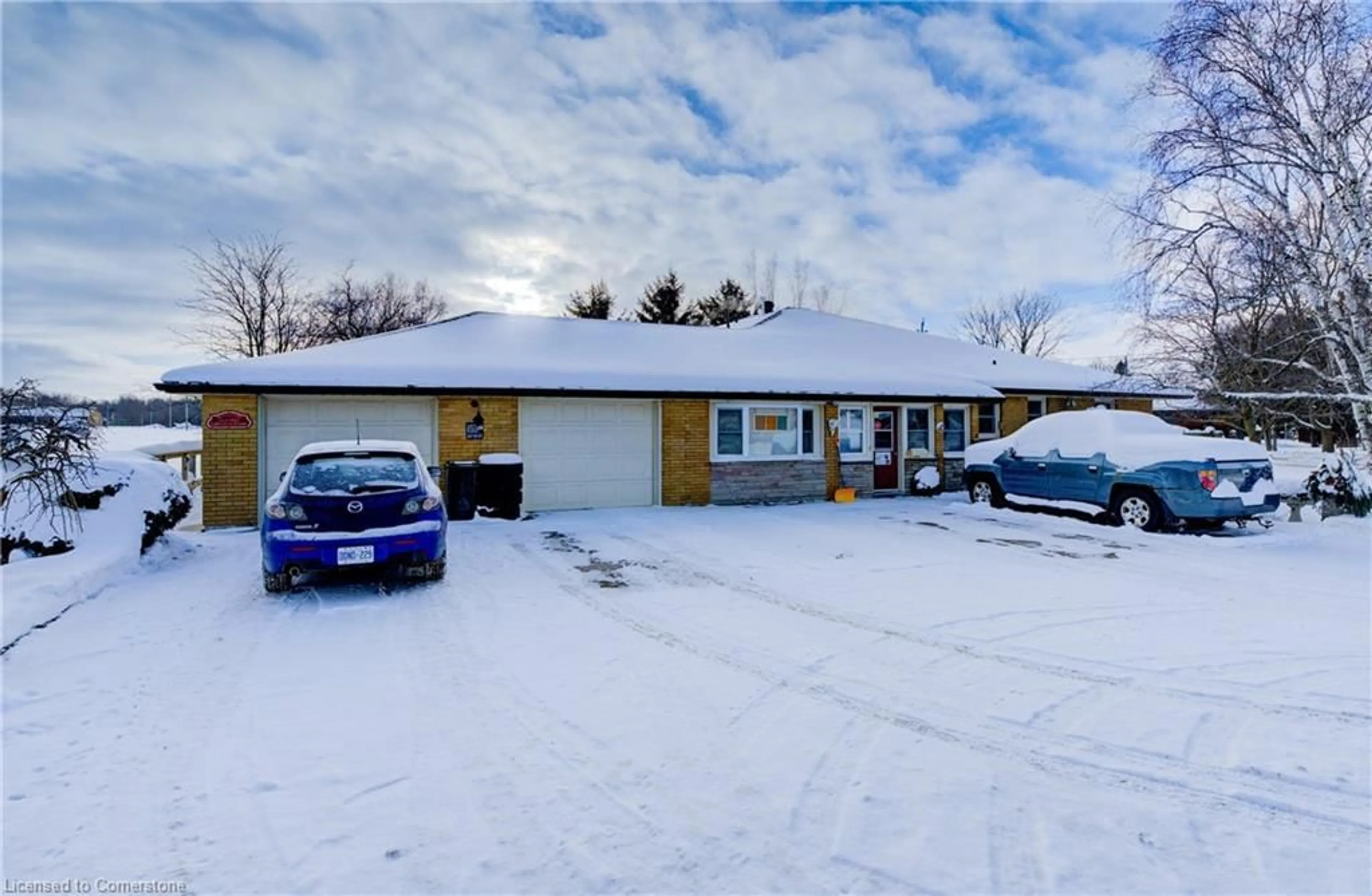 A pic from outside/outdoor area/front of a property/back of a property/a pic from drone, street for 43 George St, Harriston Ontario N0G 1Z0