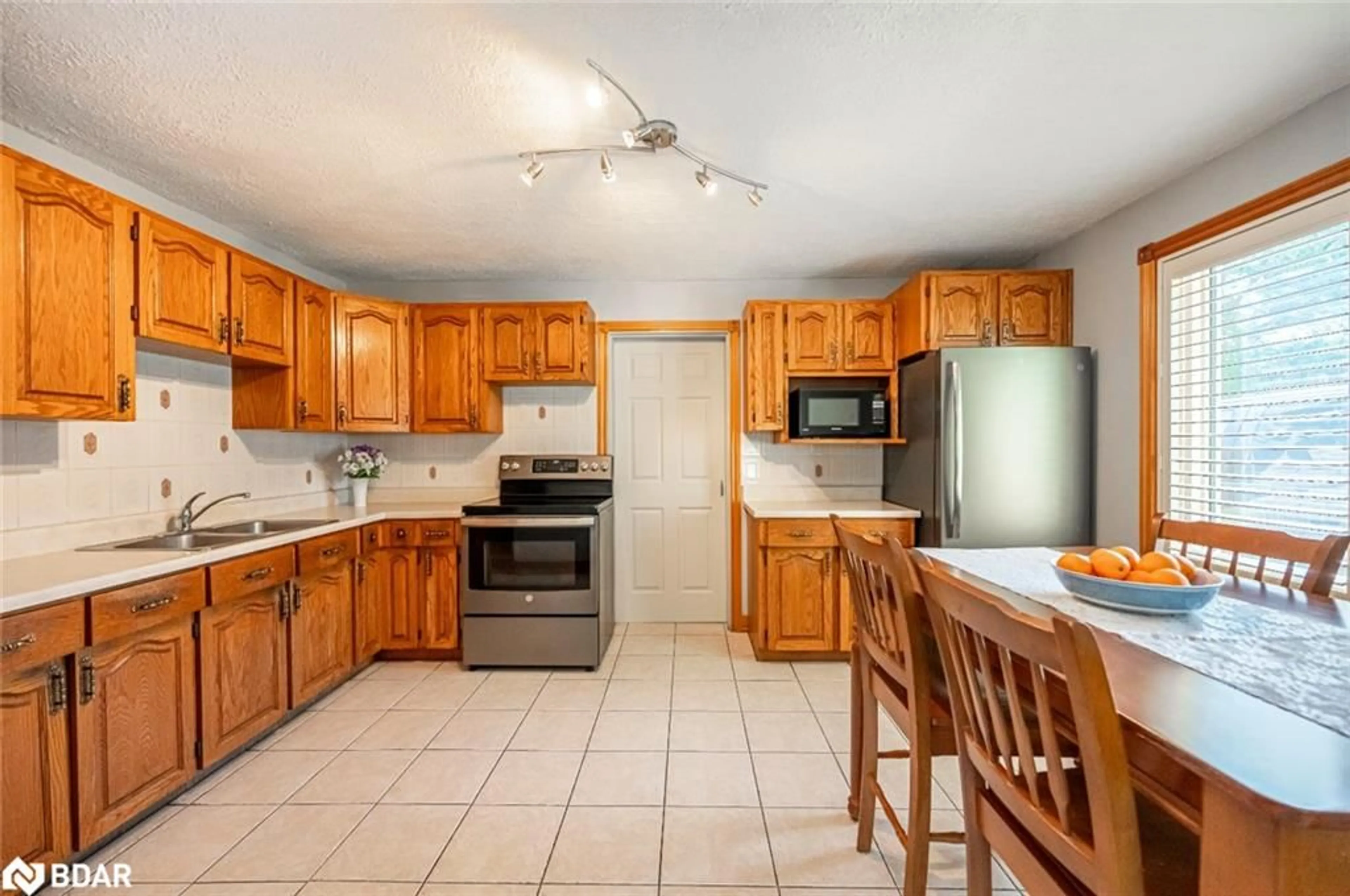 Standard kitchen, ceramic/tile floor for 2139 Adjala-Tecumseth Townline, Tottenham Ontario L0G 1W0