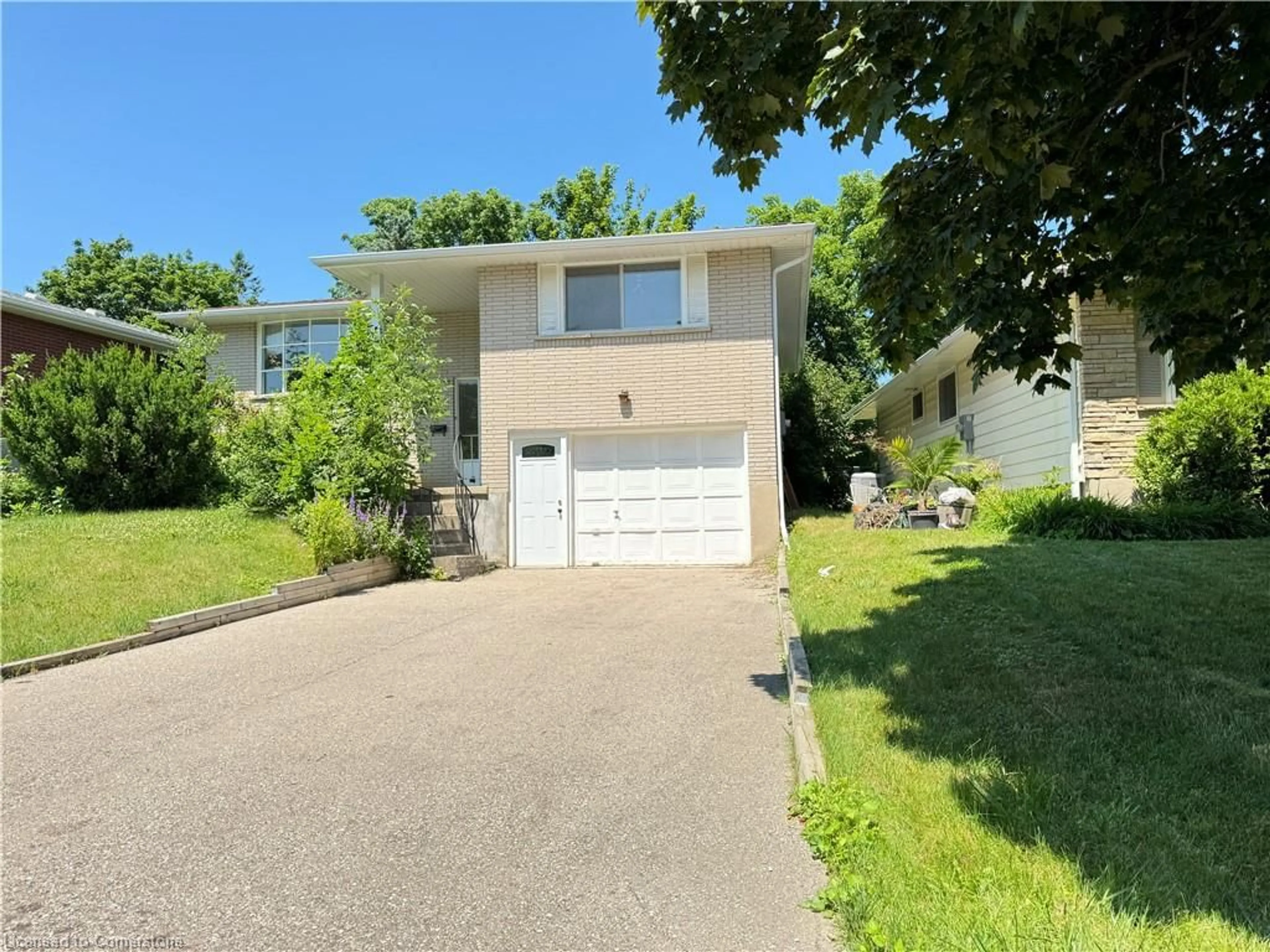 A pic from outside/outdoor area/front of a property/back of a property/a pic from drone, street for 528 Havelock Dr, Waterloo Ontario N2L 4N7