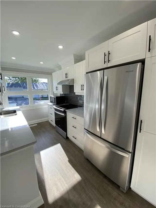 Additional property image - 40 Szollosy Cir