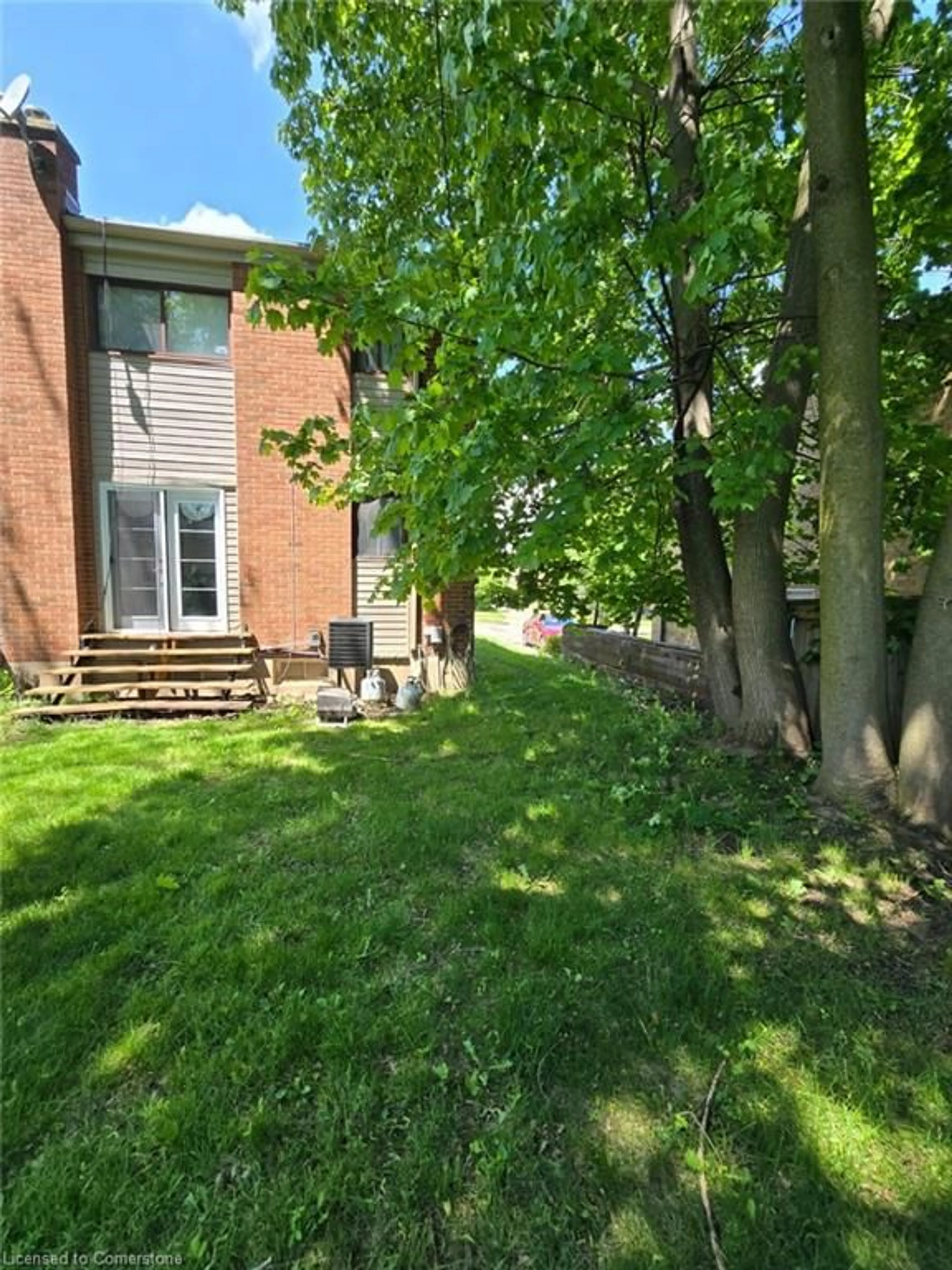 Patio, street for 49 Marshall St #B, Waterloo Ontario N2J 2T3