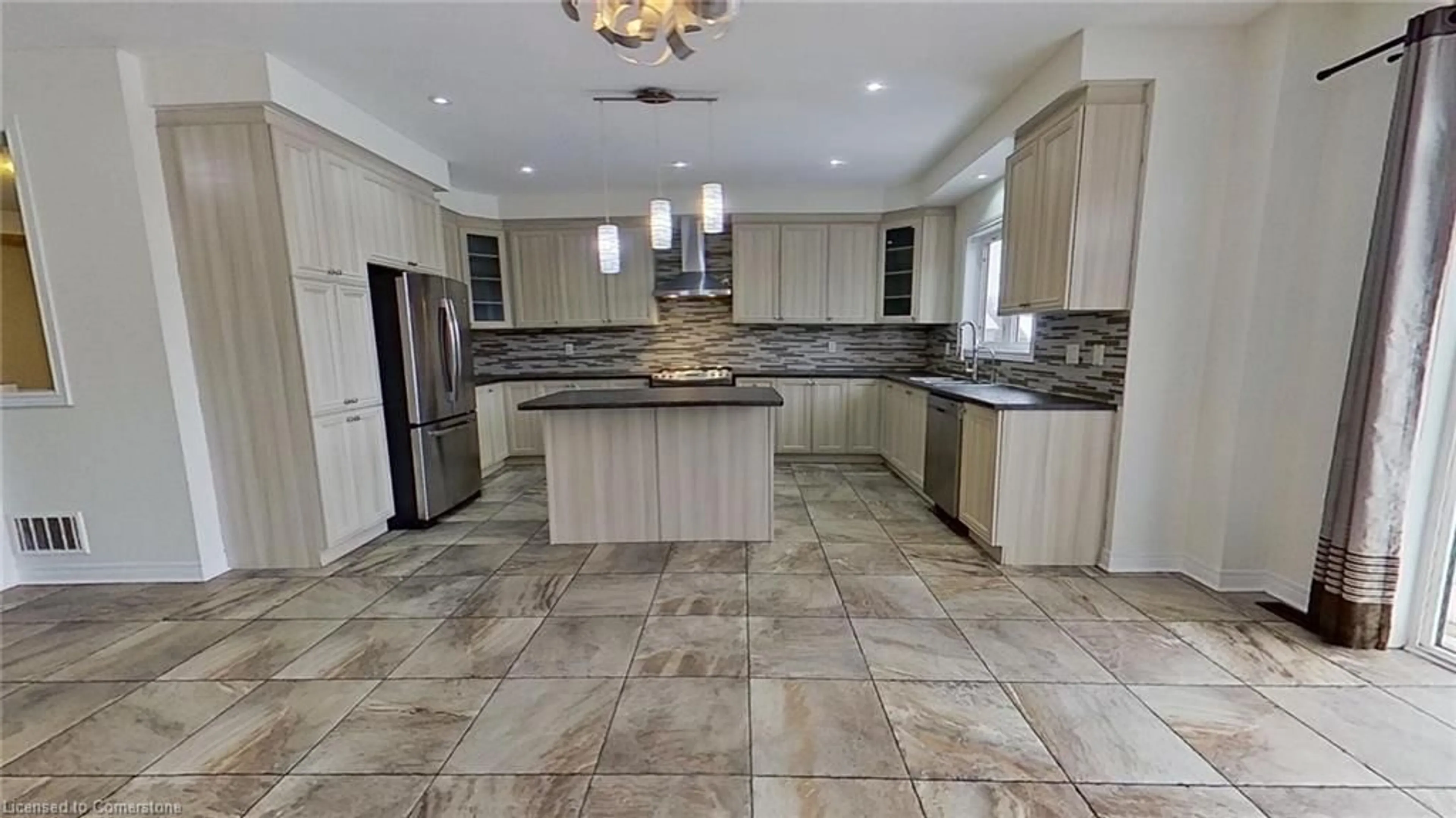 Open concept kitchen, ceramic/tile floor for 1021 Upper Thames Dr, Woodstock Ontario N4T 0H4