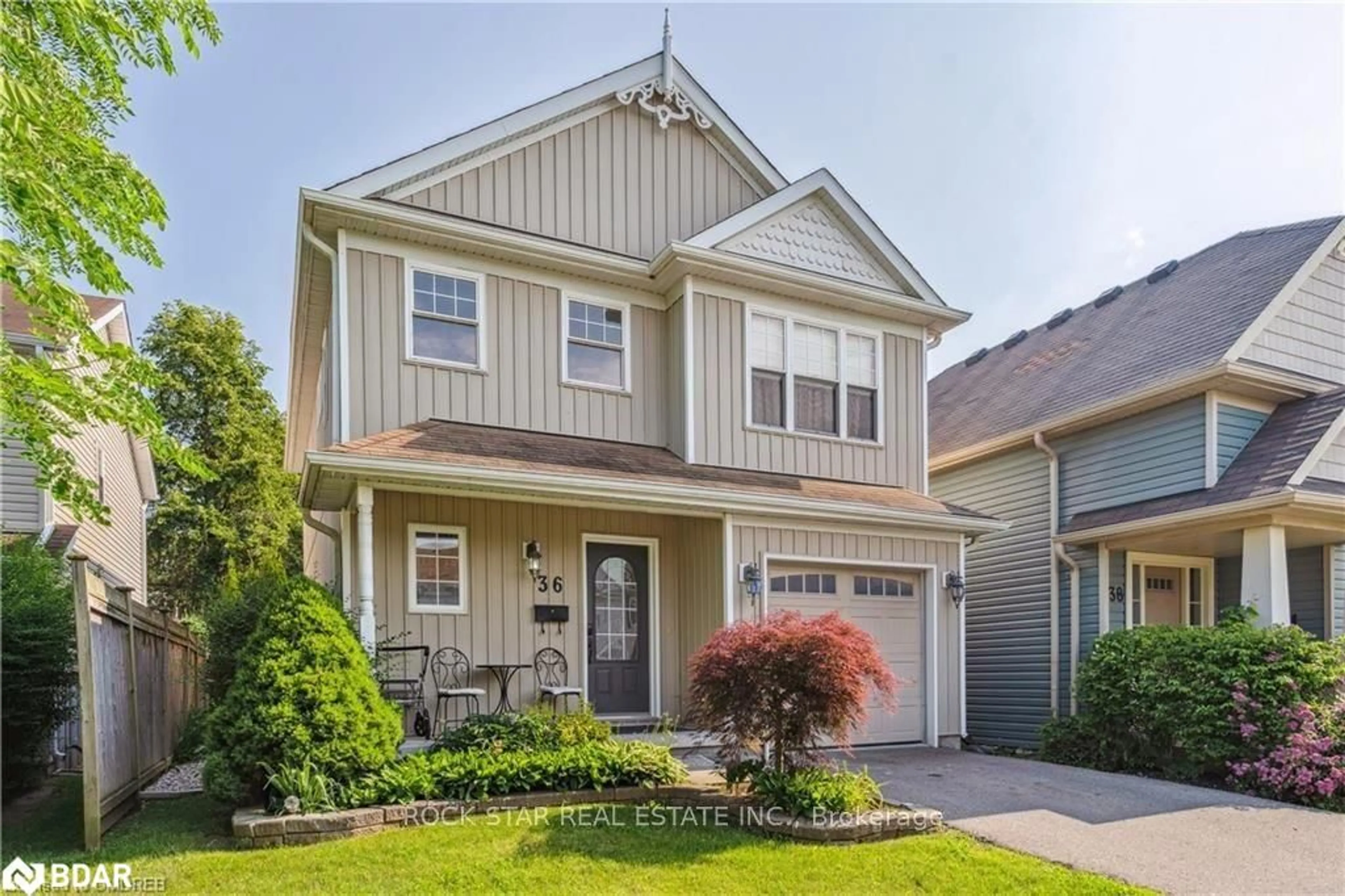 Home with vinyl exterior material, street for 36 Chicory Cres, St. Catharines Ontario L2R 6K7