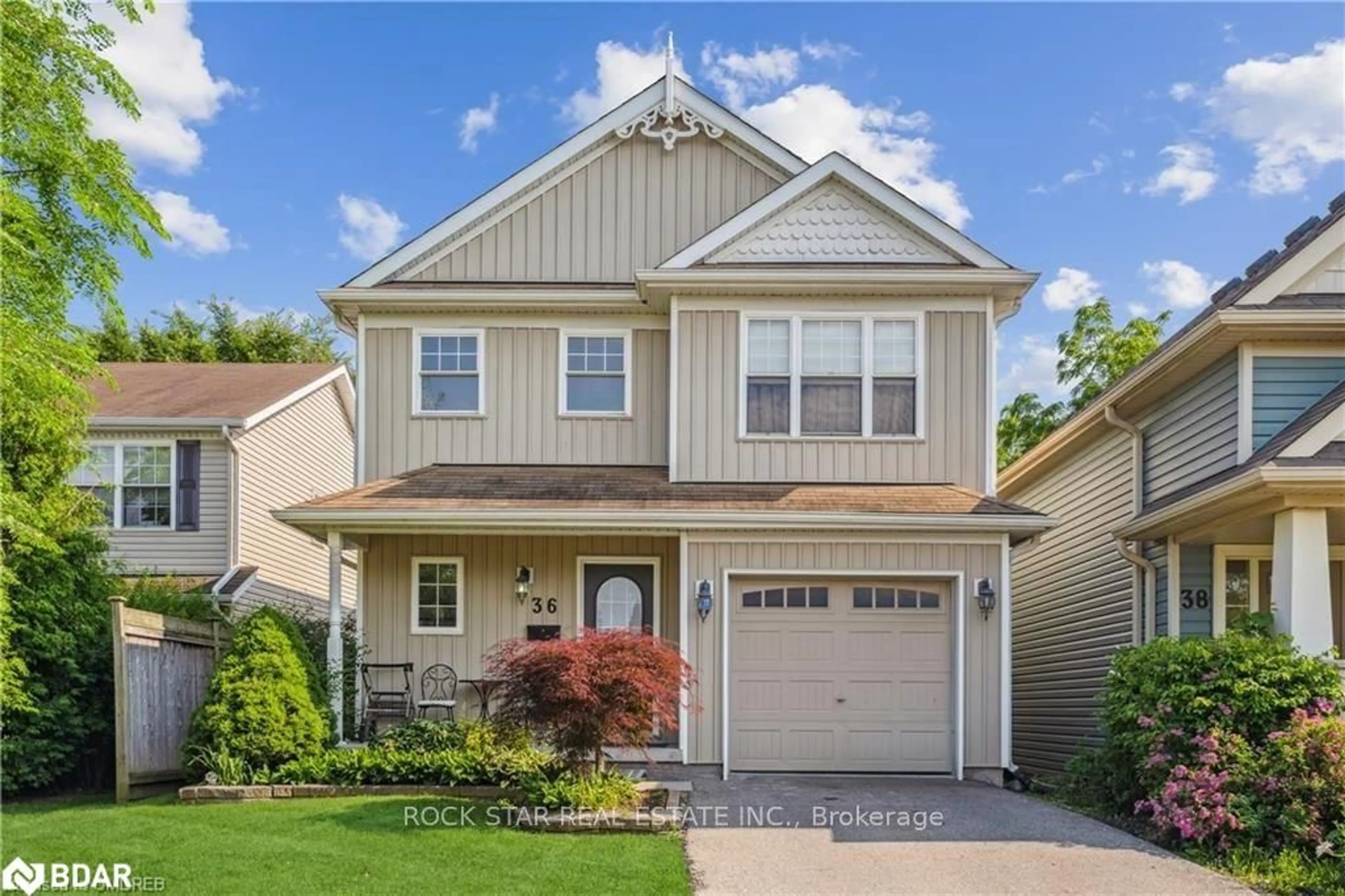 Home with vinyl exterior material, street for 36 Chicory Cres, St. Catharines Ontario L2R 6K7