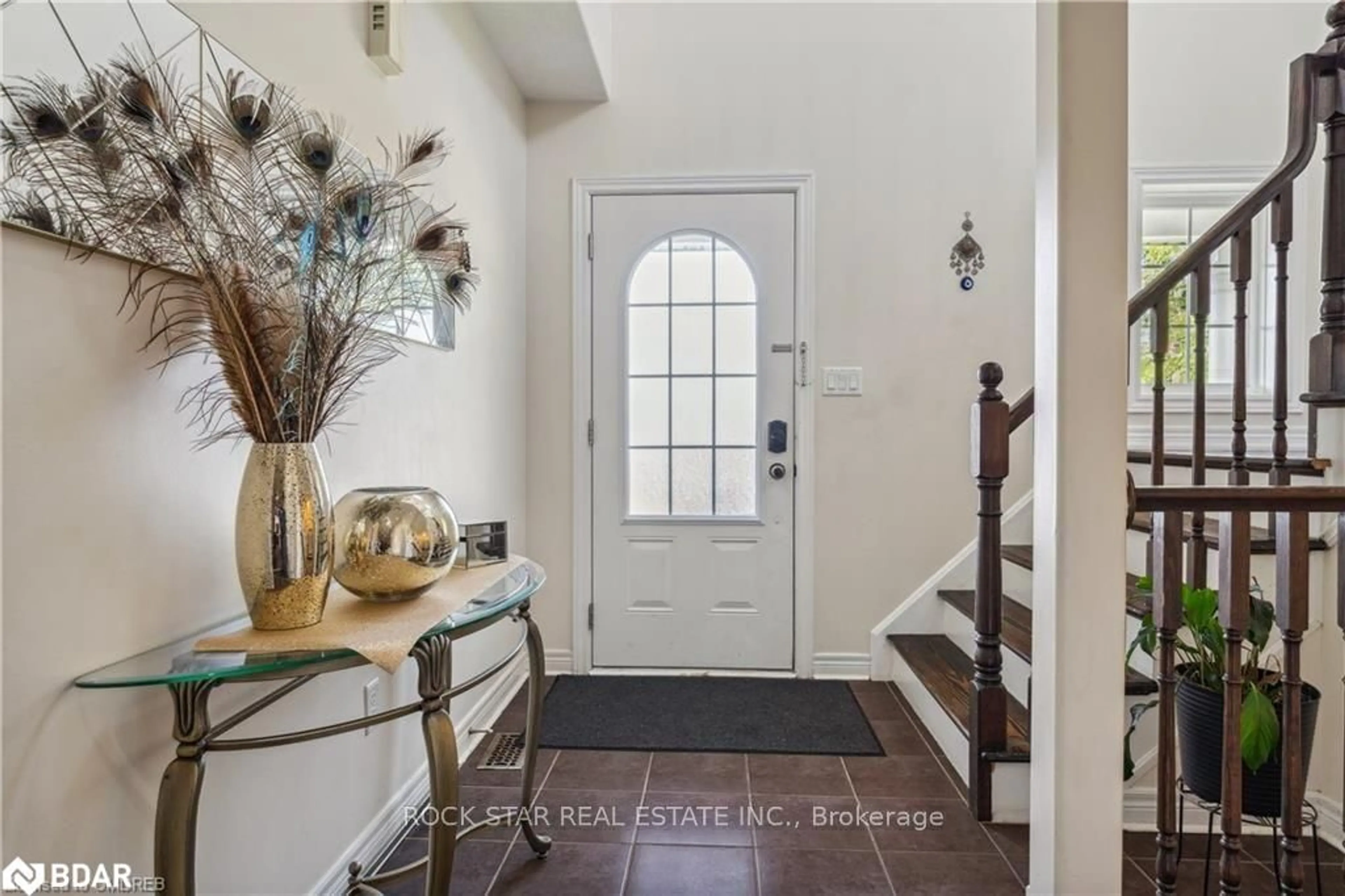 Indoor entryway for 36 Chicory Cres, St. Catharines Ontario L2R 6K7