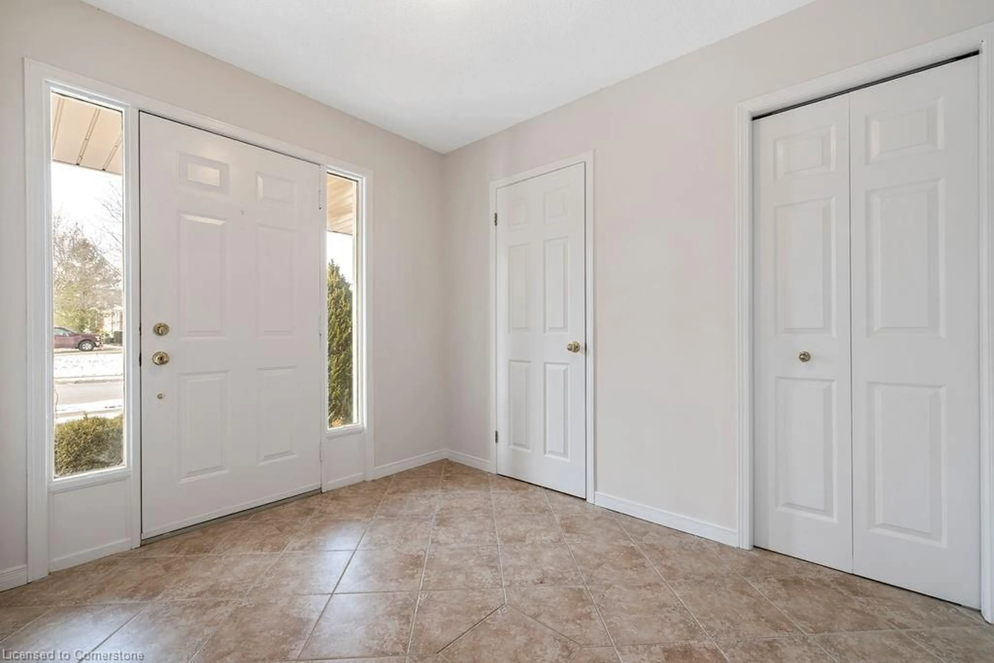 Indoor entryway for 11 Newcombe Rd, Dundas Ontario L9H 6Z5