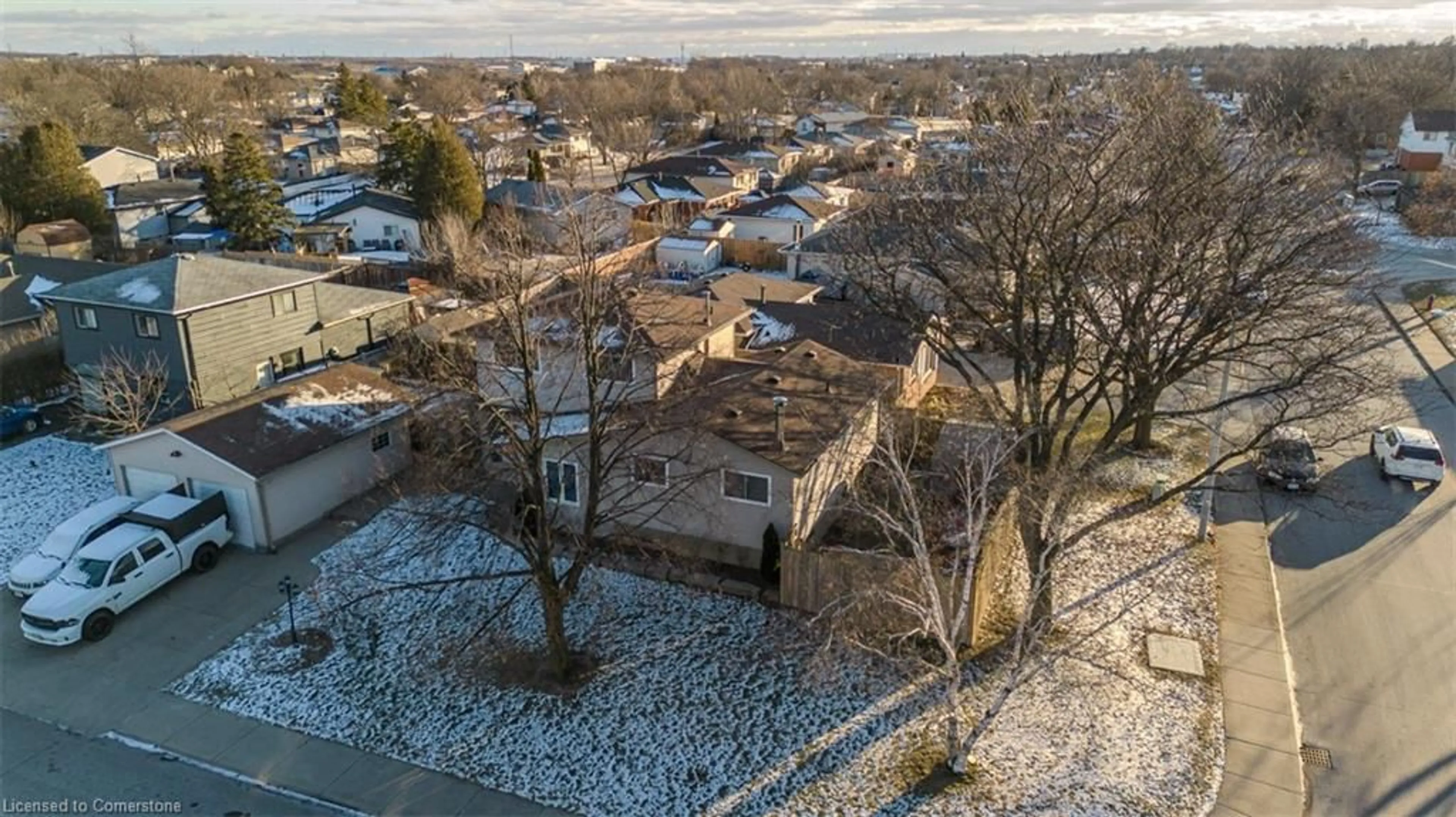 A pic from outside/outdoor area/front of a property/back of a property/a pic from drone, street for 110 Billington Cres, Hamilton Ontario L8T 4R1