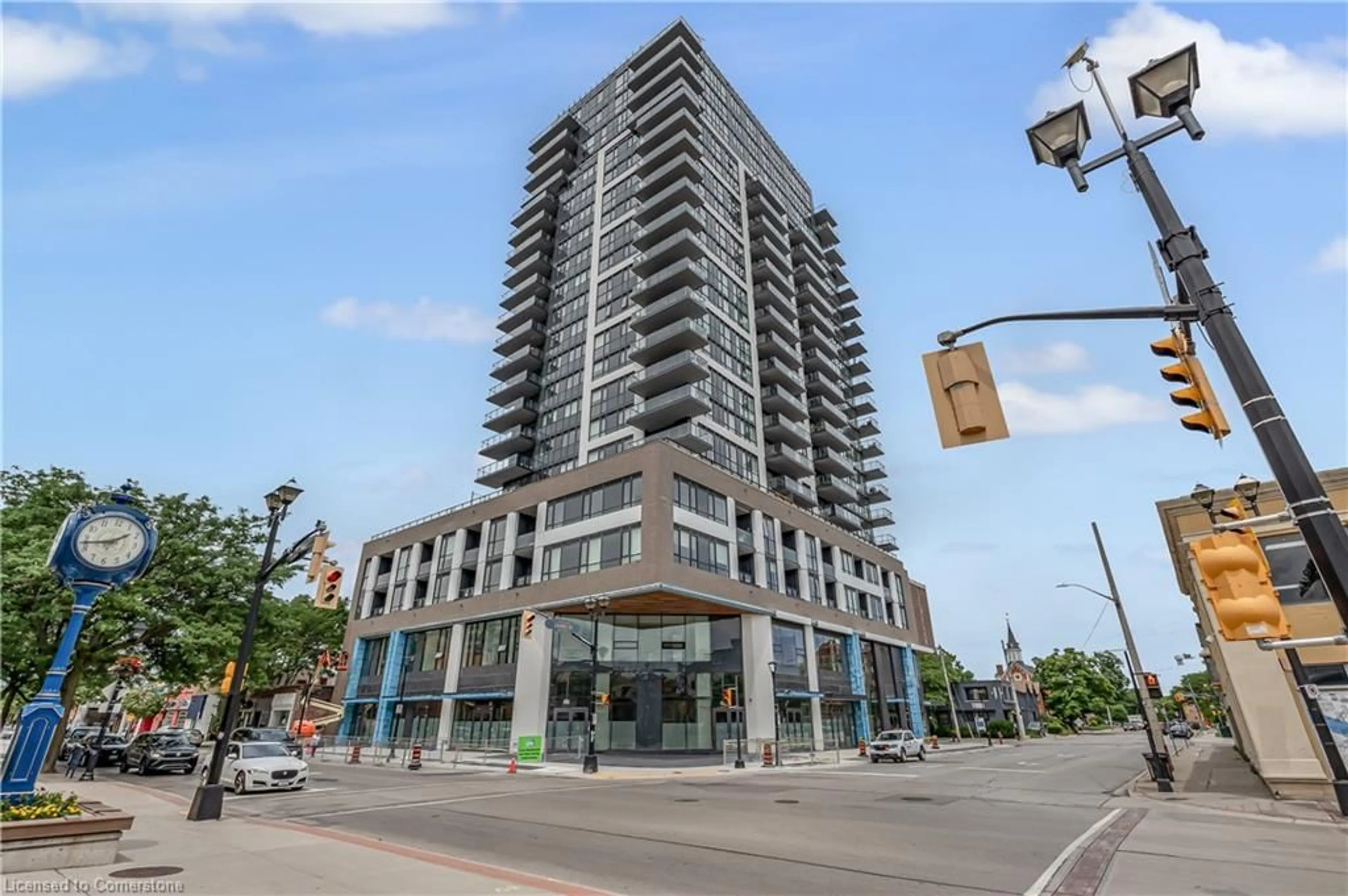 Indoor foyer for 2007 James St #707, Burlington Ontario L7R 1H1