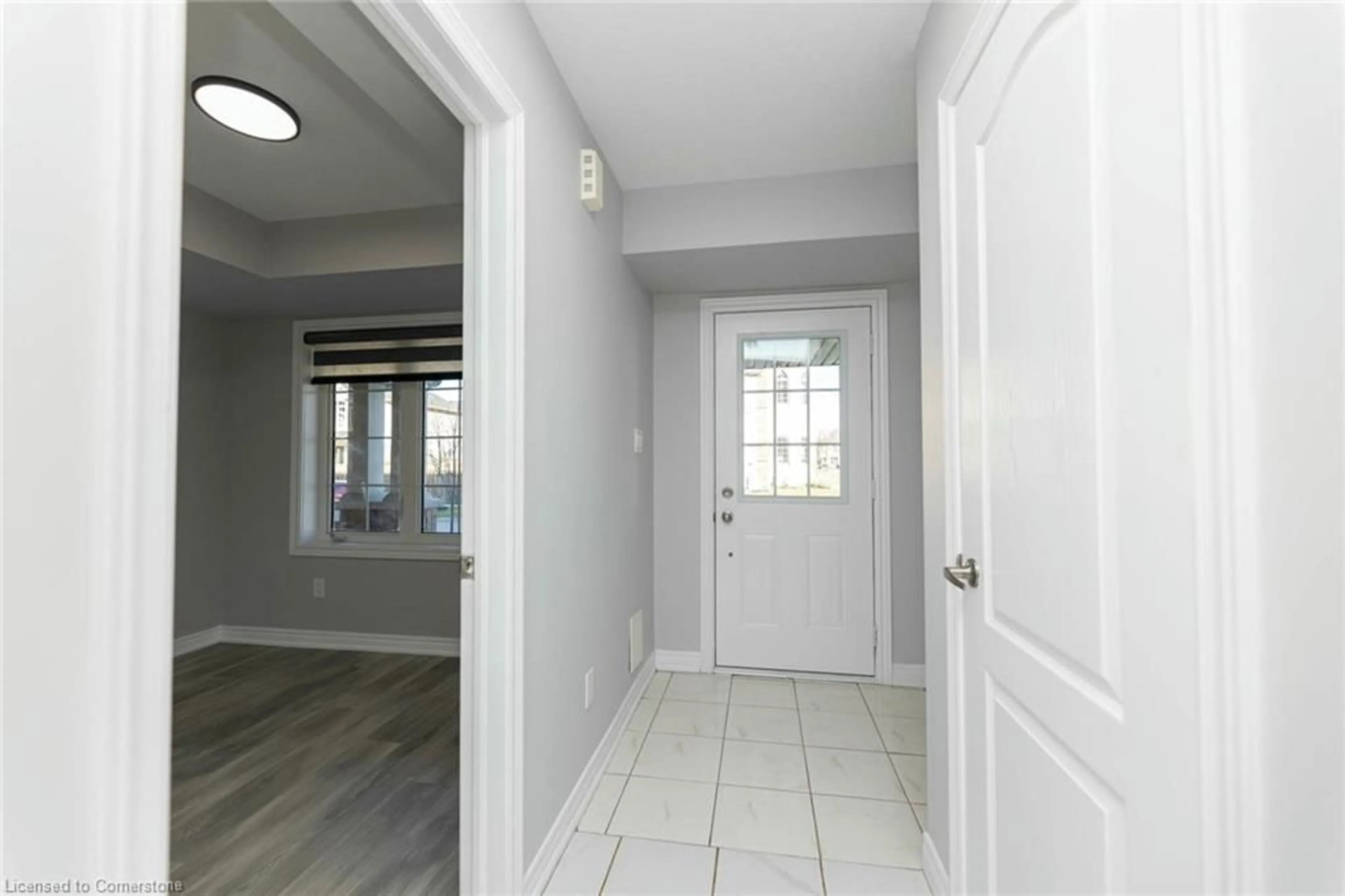 Indoor entryway for 82 Knotty Pine Ave, Cambridge Ontario N3H 0E2