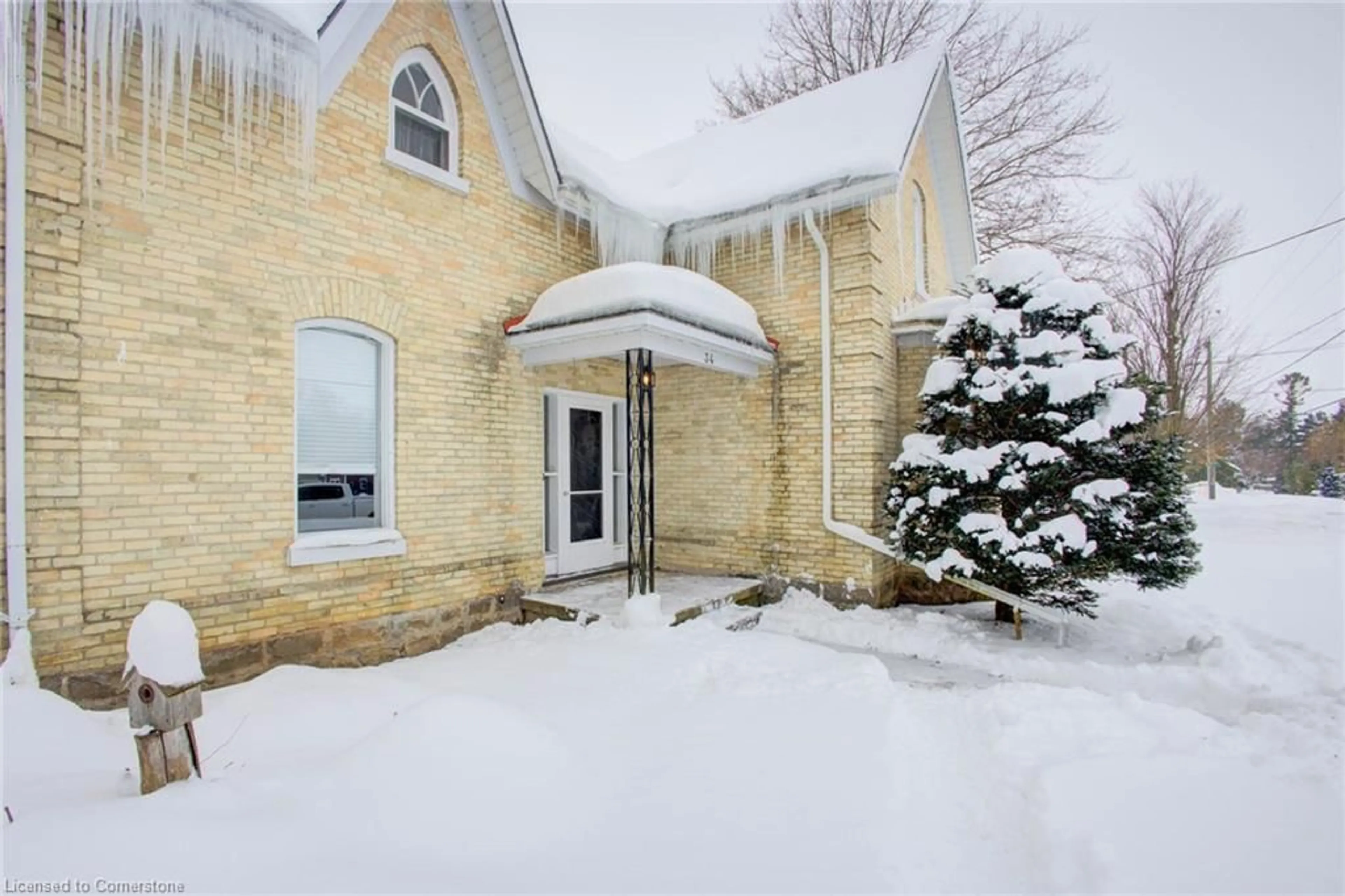 Indoor foyer for 34 Queen St, Brussels Ontario N0G 1H0
