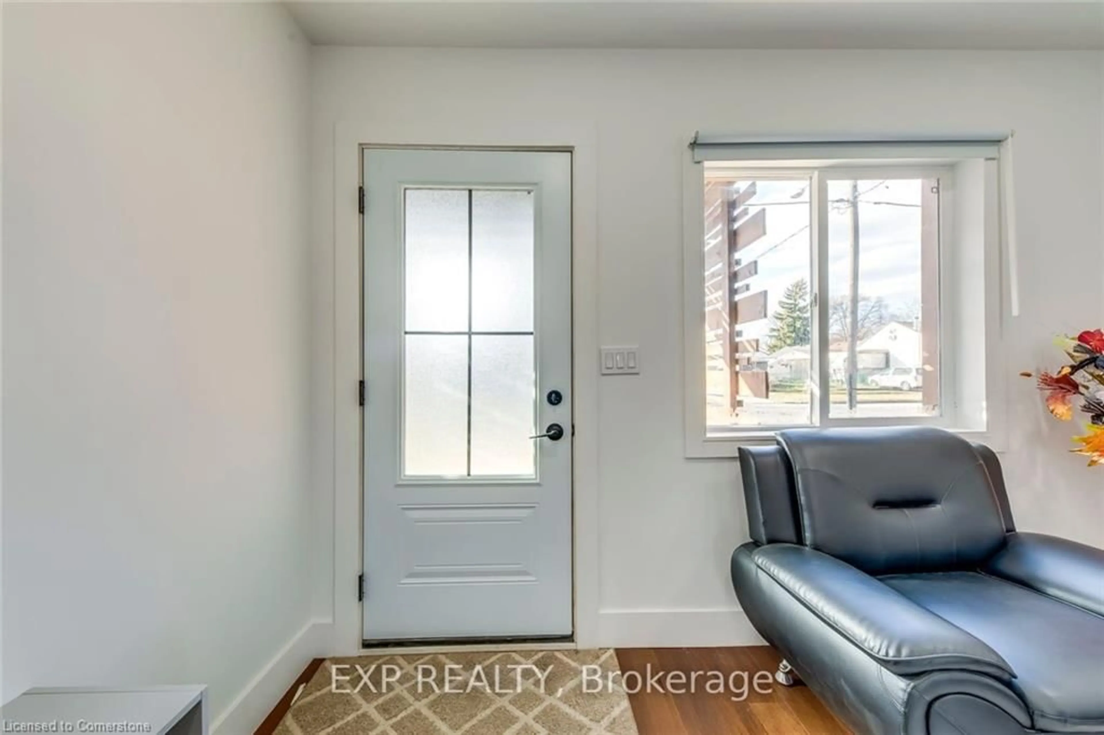 Indoor entryway for 61 Edith St, St. Catharines Ontario L2S 2P8