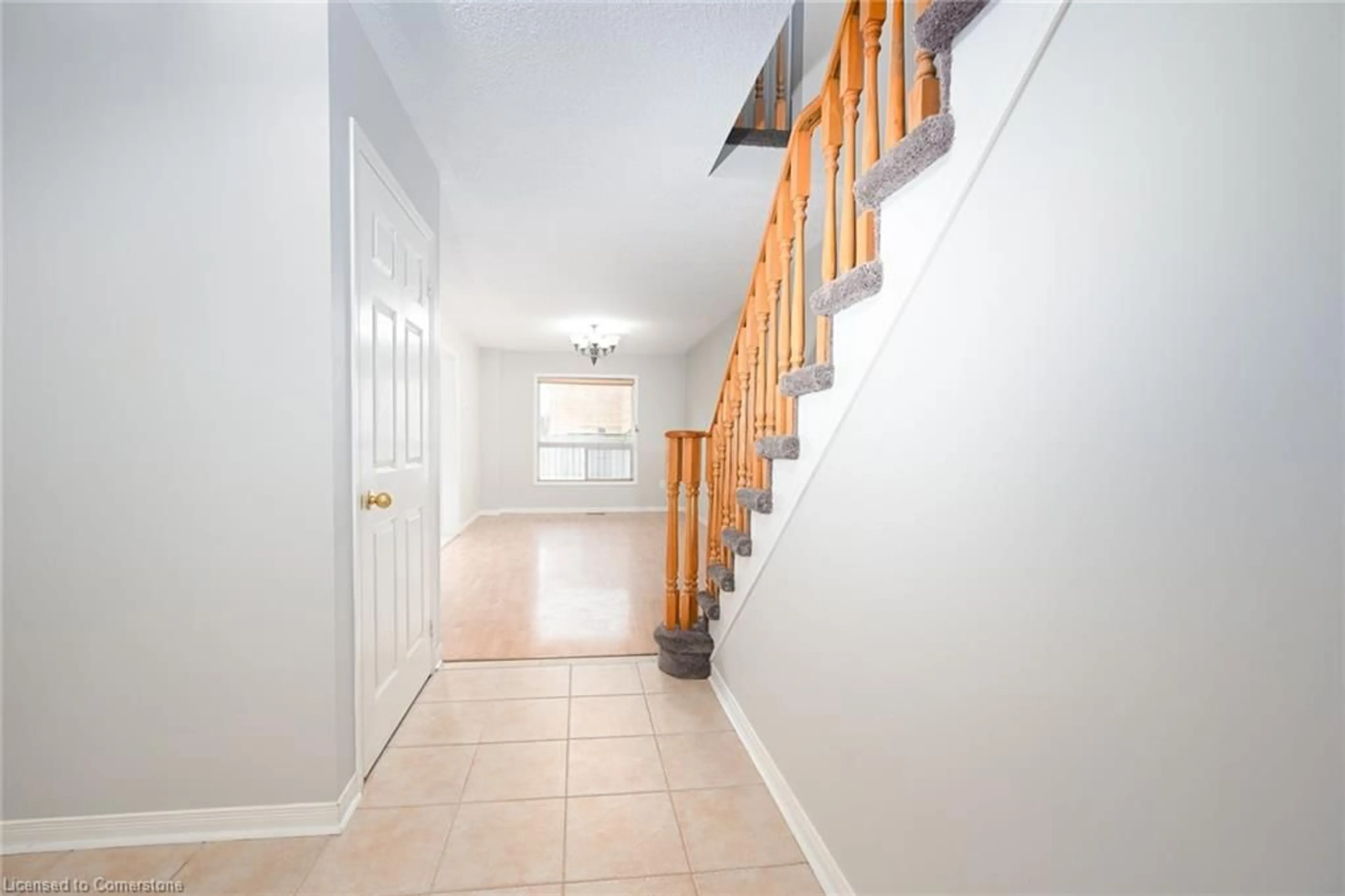 Indoor foyer for 2373 Newcastle Cres, Oakville Ontario L6M 4P6