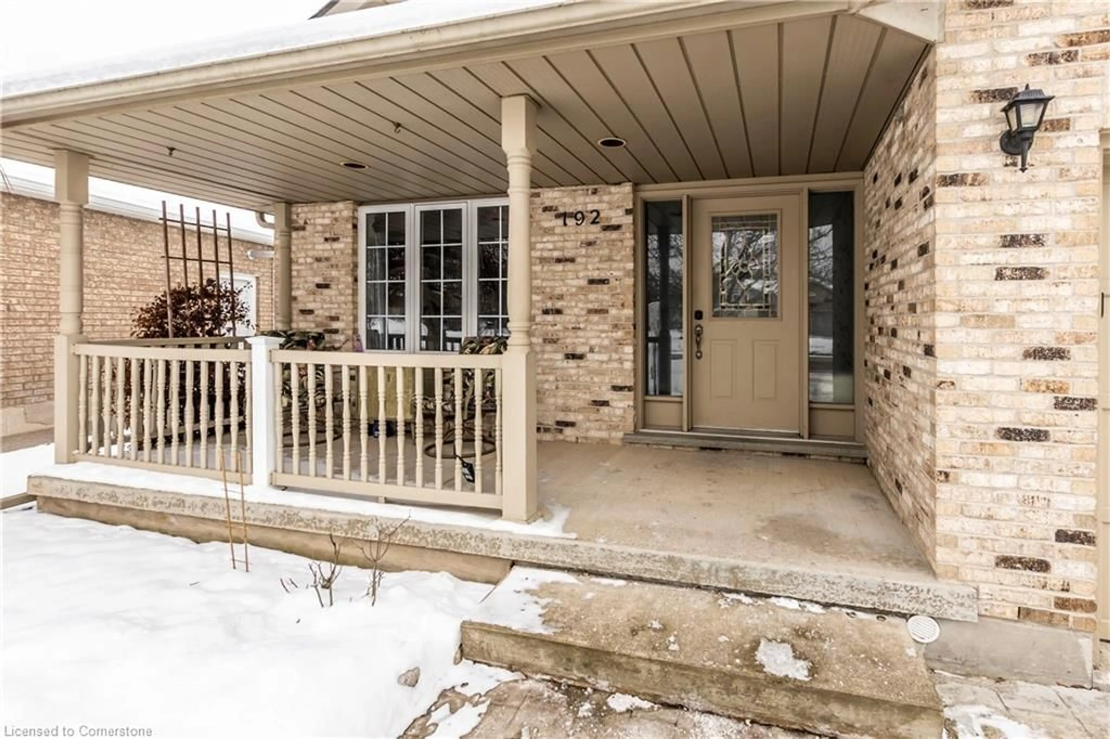 Indoor entryway for 192 Catherine St, New Hamburg Ontario N3A 1Z8