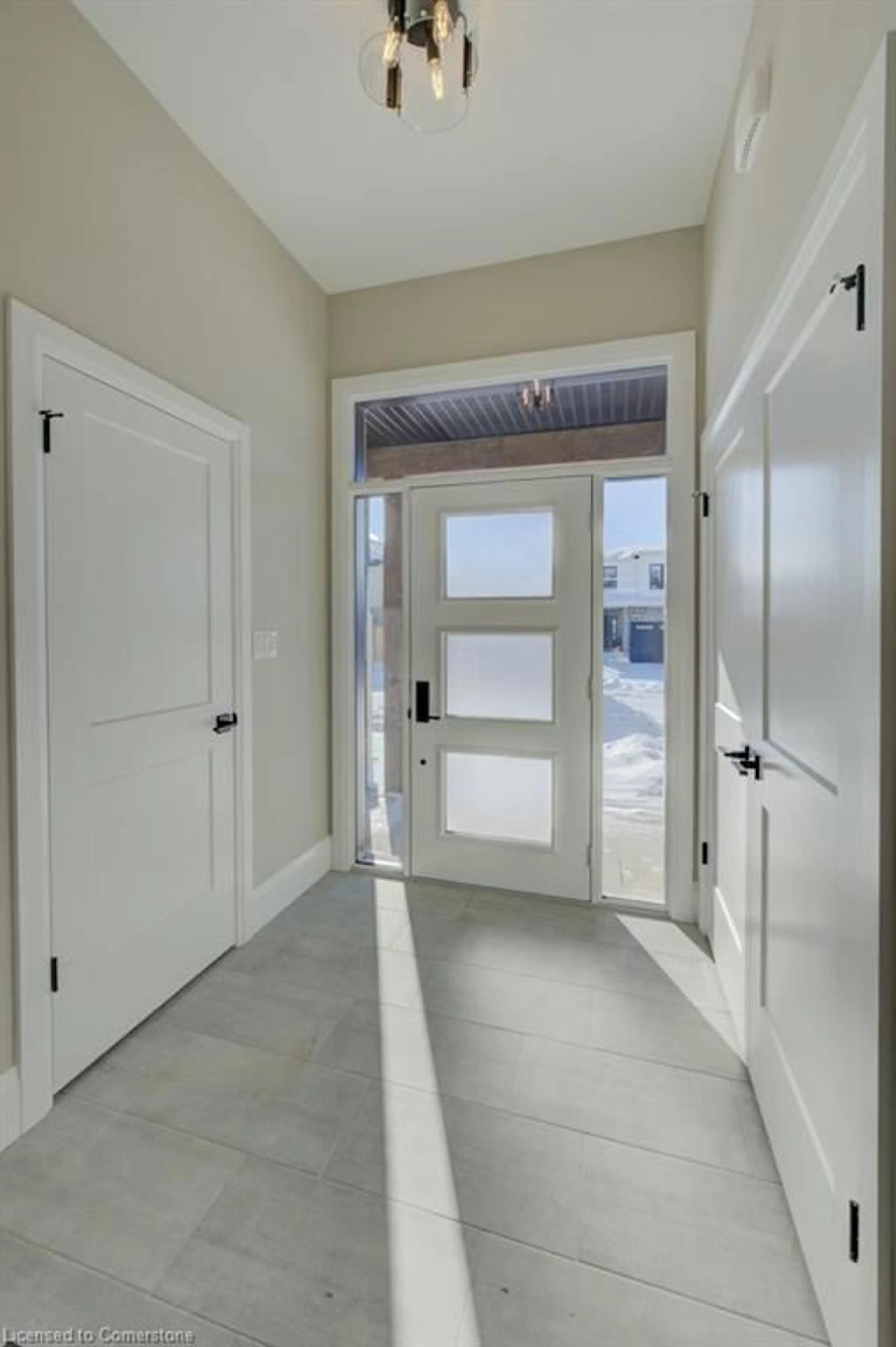 Indoor entryway for 76 Weymouth St, Elmira Ontario N3B 0E3