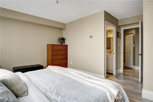 Additional property image - 3227 King St Unit 409