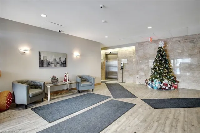 Additional property image - 3227 King St Unit 409