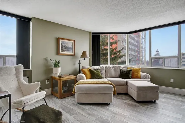 Additional property image - 3227 King St Unit 409